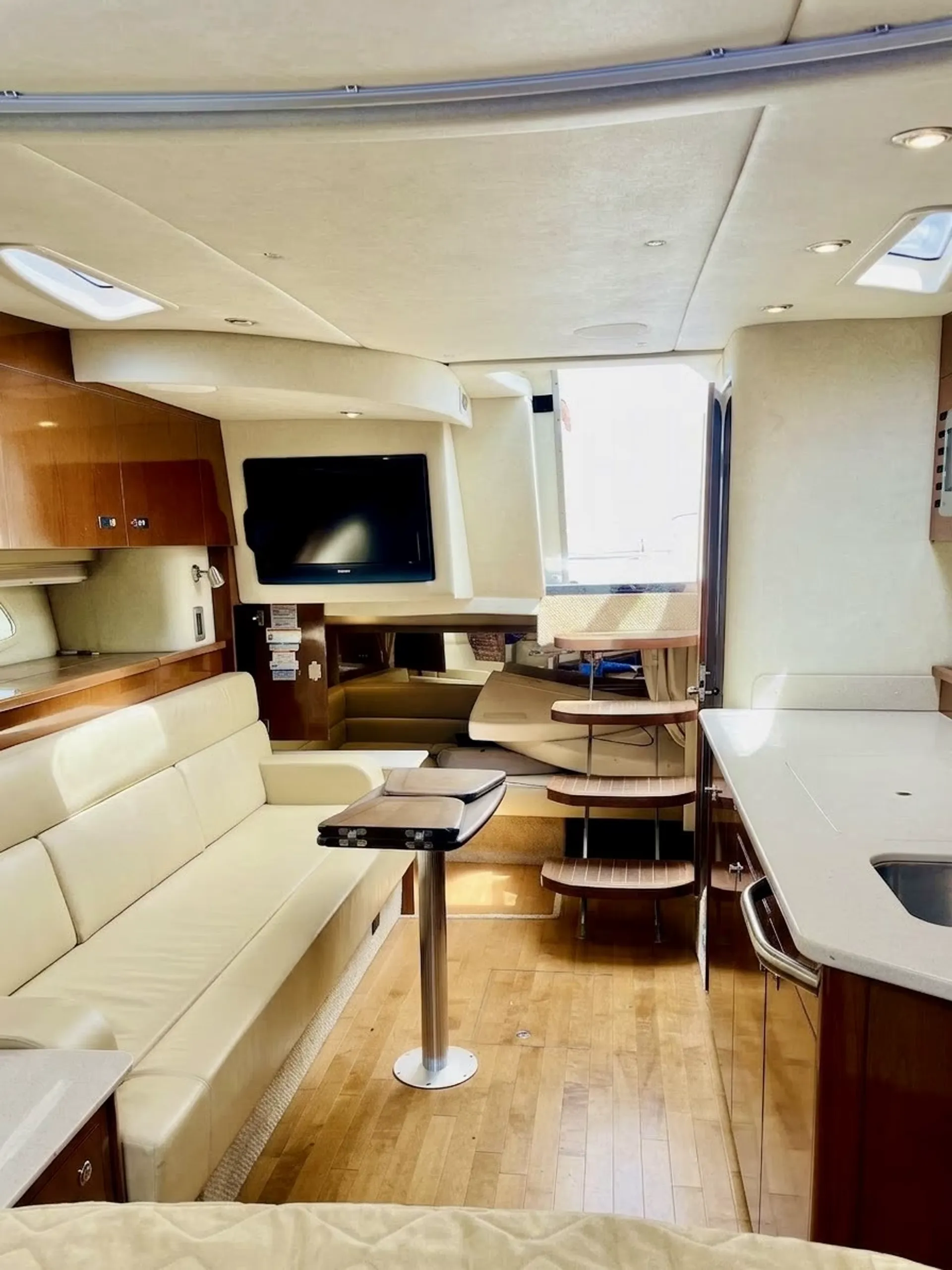 Sea Ray Boats Sundancer 37 in Chicago, IL — photo 4