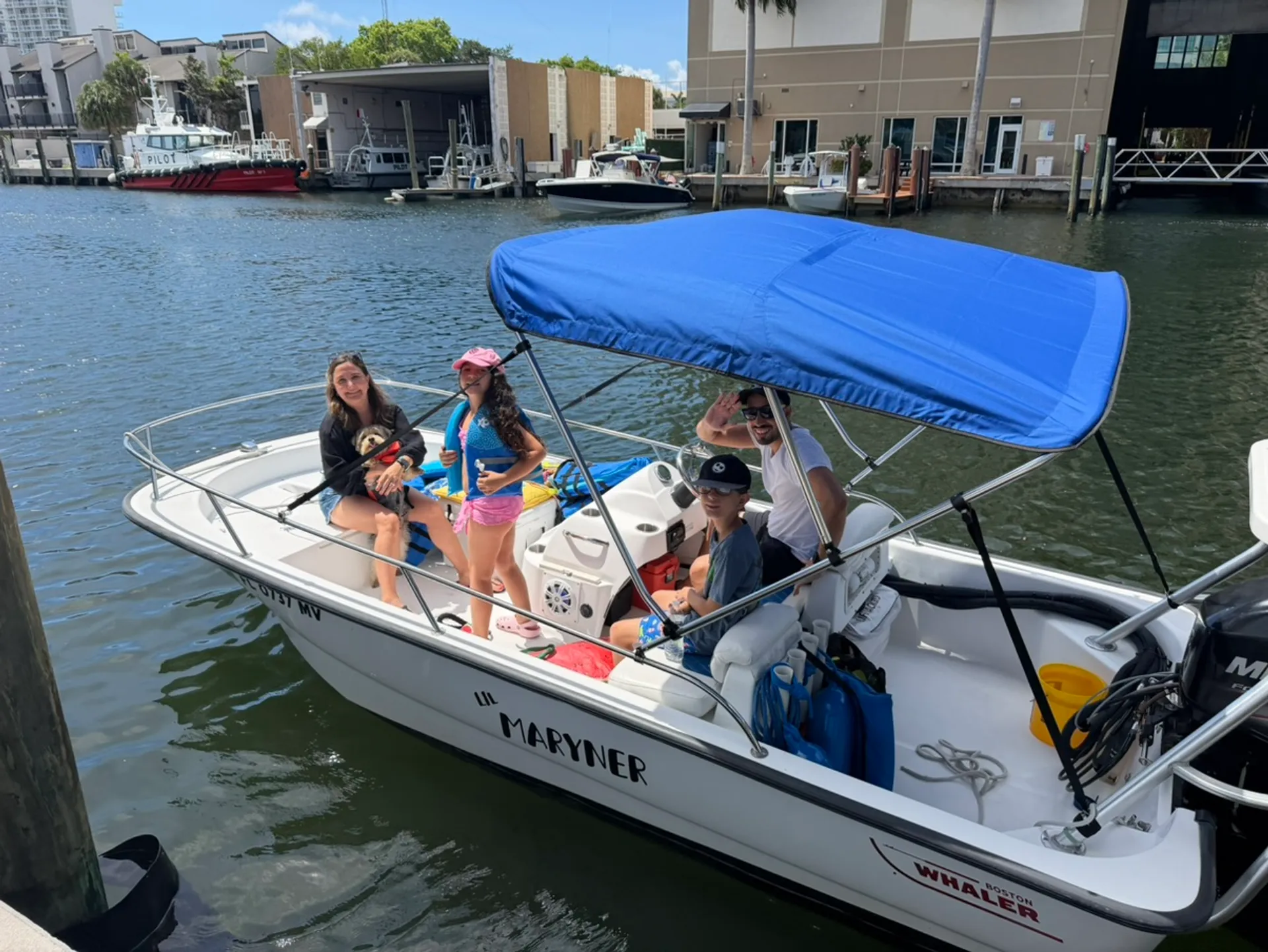 Ft. Lauderdale - 15' Boston Whaler for Fishing and Relaxing