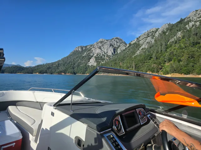 Rent a Chaparral Boats ski and wakeboard in Cottonwood, CA near me