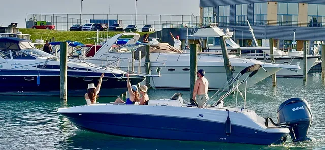 Rent a STINGRAY BOATS deck boat in Detroit, MI near me