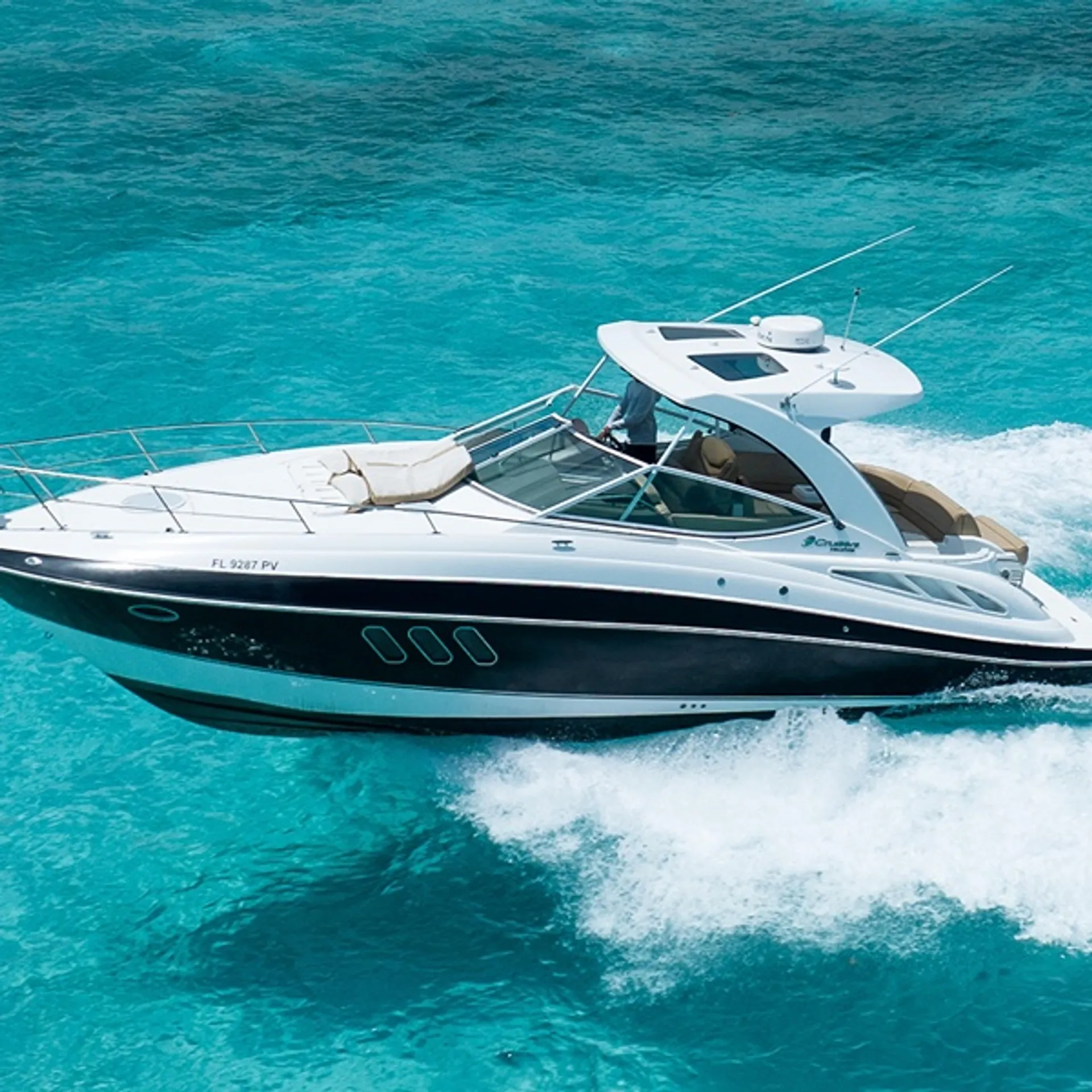 CRUISERS YACHTS 350 EXPRESS AXIUS in Fort Lauderdale, FL