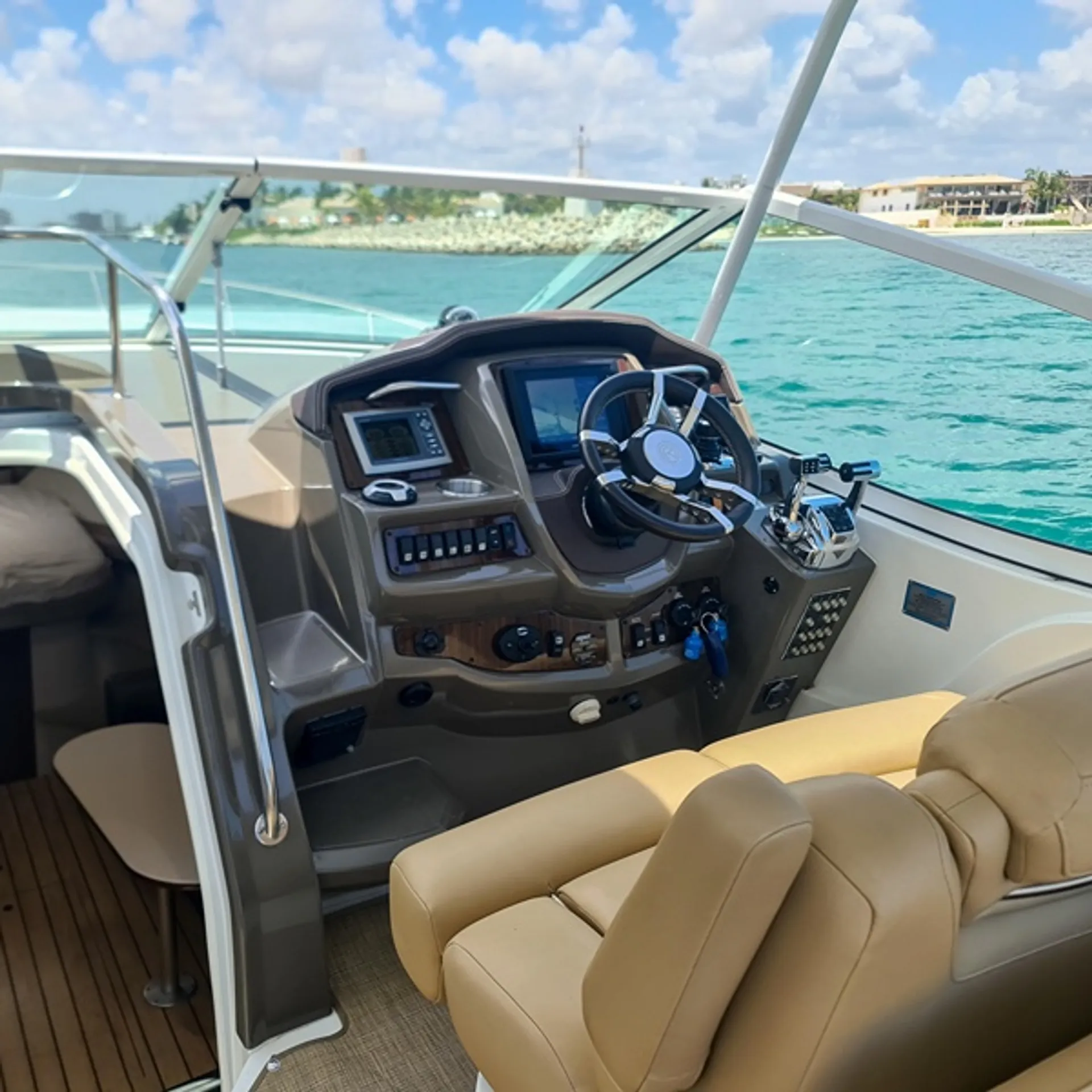 CRUISERS YACHTS 350 EXPRESS AXIUS in Fort Lauderdale, FL — photo 3