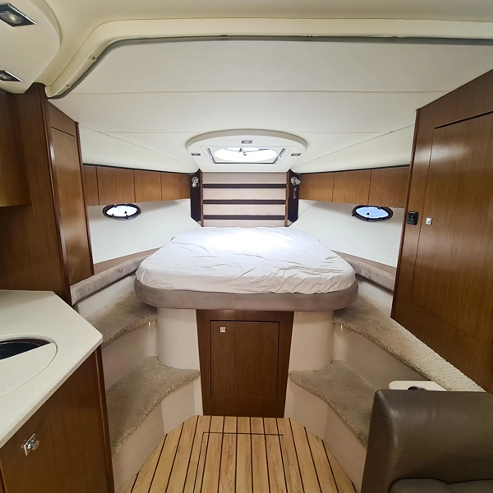 CRUISERS YACHTS 350 EXPRESS AXIUS in Fort Lauderdale, FL — photo 6