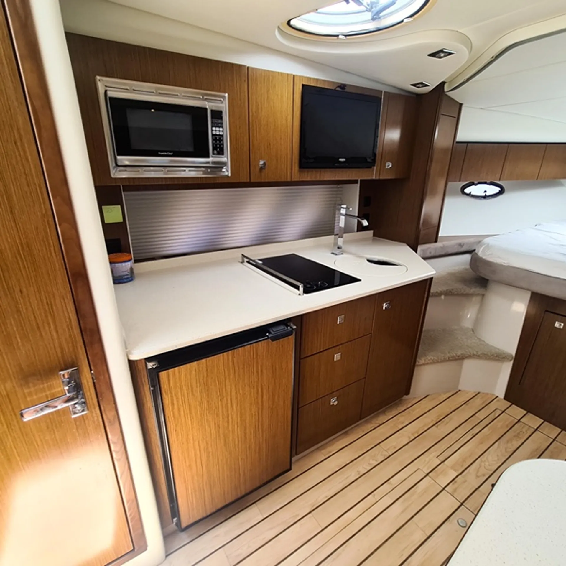 CRUISERS YACHTS 350 EXPRESS AXIUS in Fort Lauderdale, FL — photo 9
