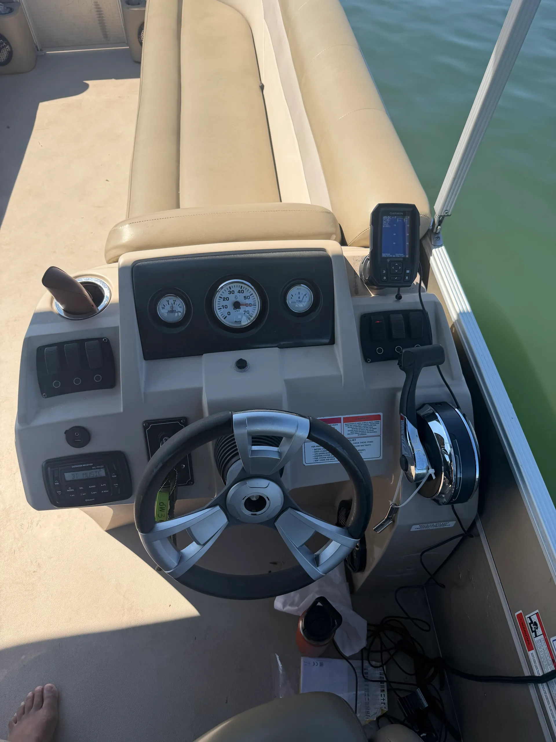 CREST PONTOONS 230 CREST CLASSIC SLR2 CP3 PLUS TRITOON in Mooresville, NC — photo 4