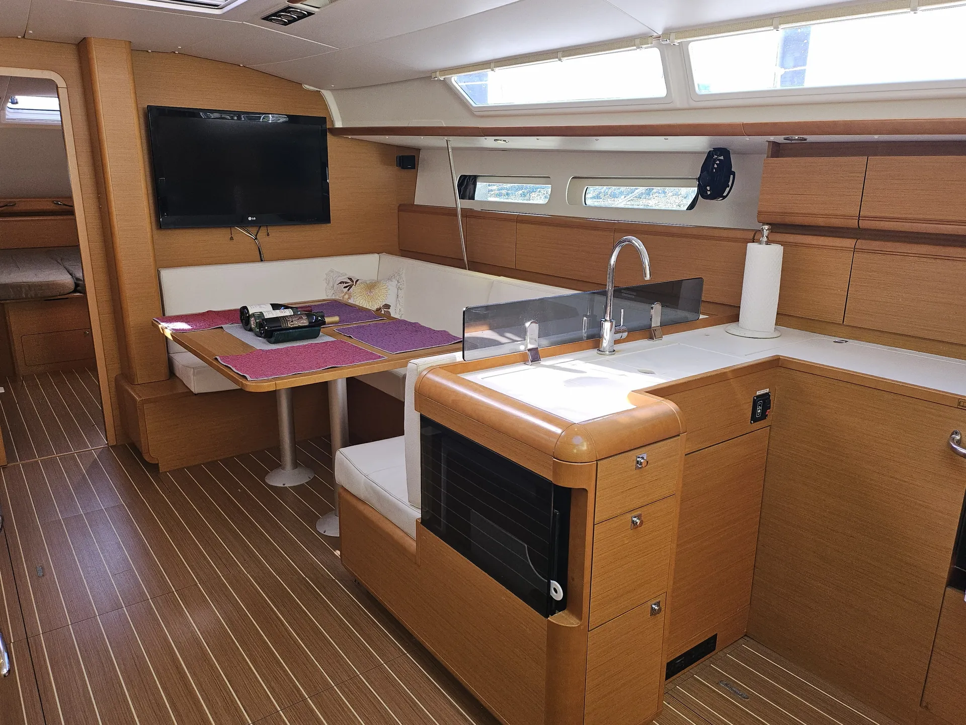 Jeanneau Sun Odyssey 439 in Quincy, MA — photo 2