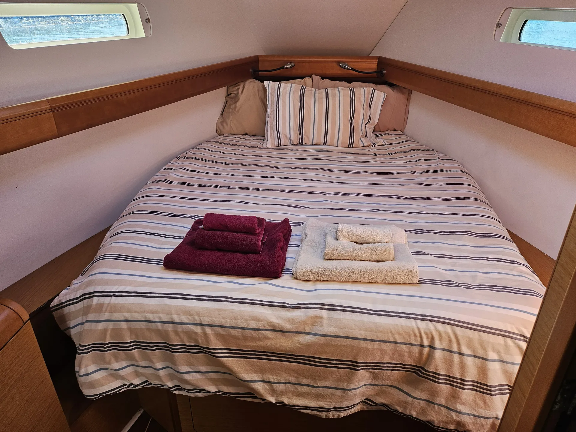 Jeanneau Sun Odyssey 439 in Quincy, MA — photo 3