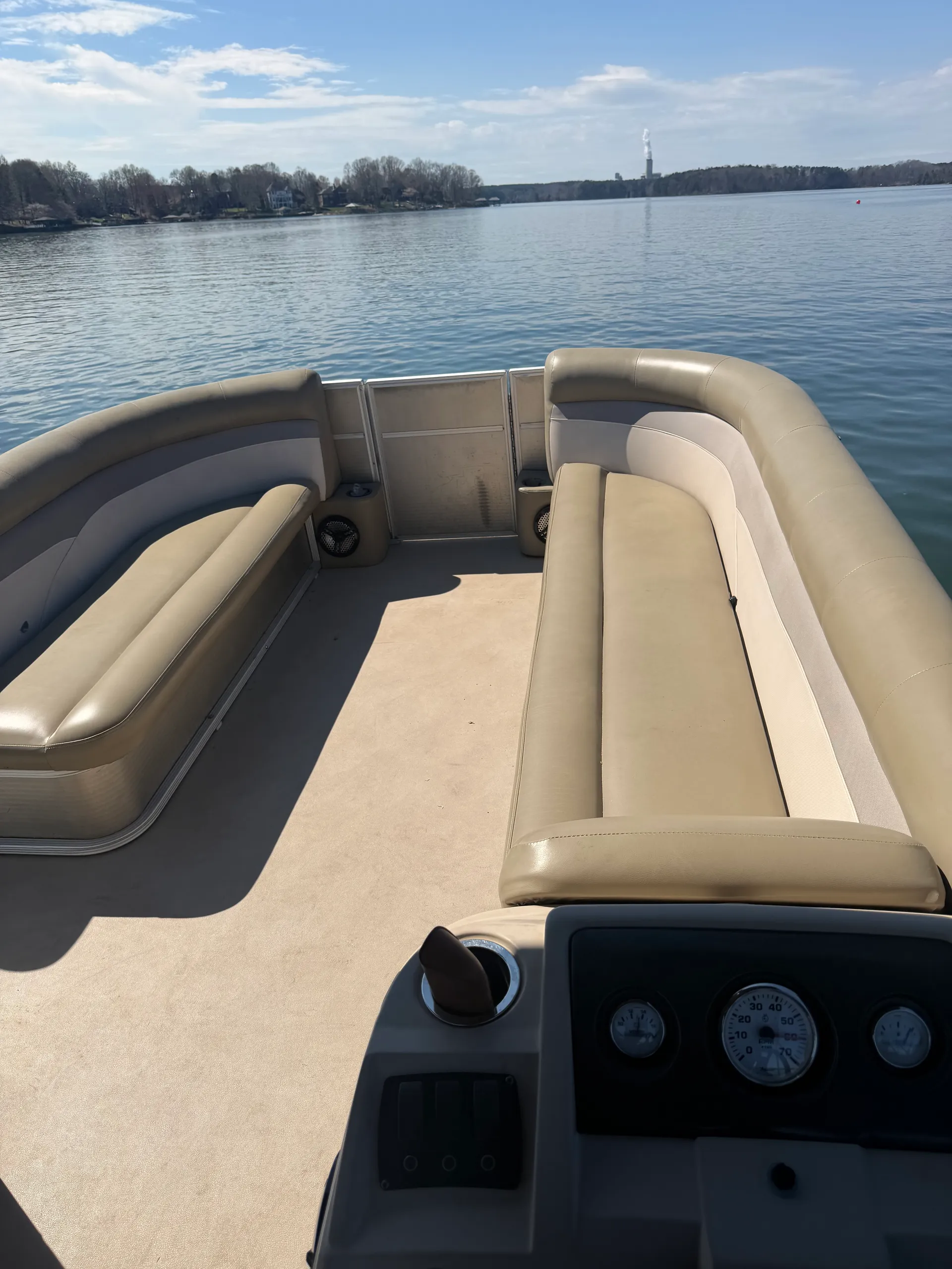 CREST PONTOONS 230 CREST CLASSIC SLR2 CP3 PLUS TRITOON in Mooresville, NC — photo 9