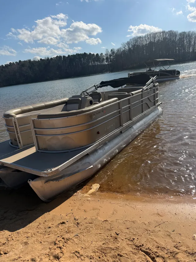 Rent a CREST PONTOONS pontoon in Mooresville, NC near me