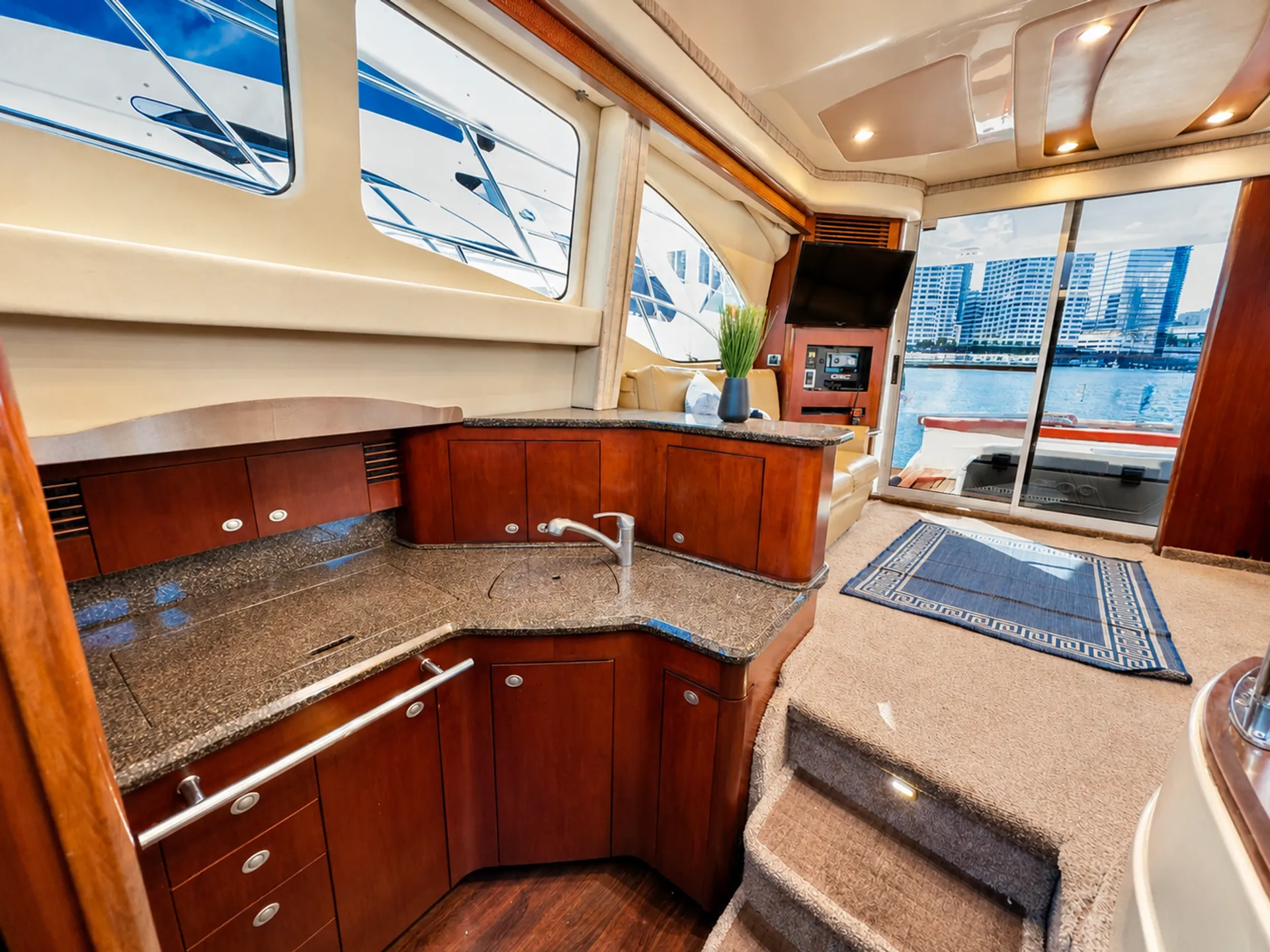 SEA RAY BOATS 470 SUNDANCER (ZEUS DRIVE) in Miami, FL — photo 10