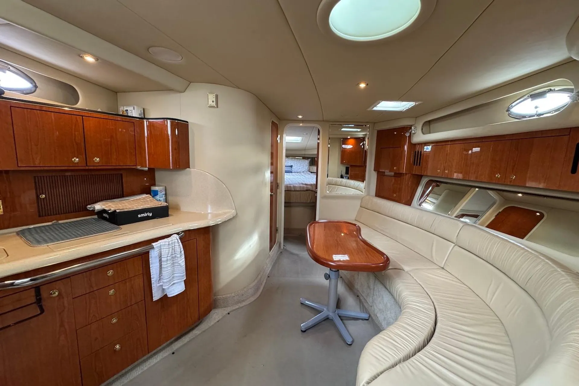 Sea Ray Boats 410 Sundancer in Osage Beach, MO — photo 3