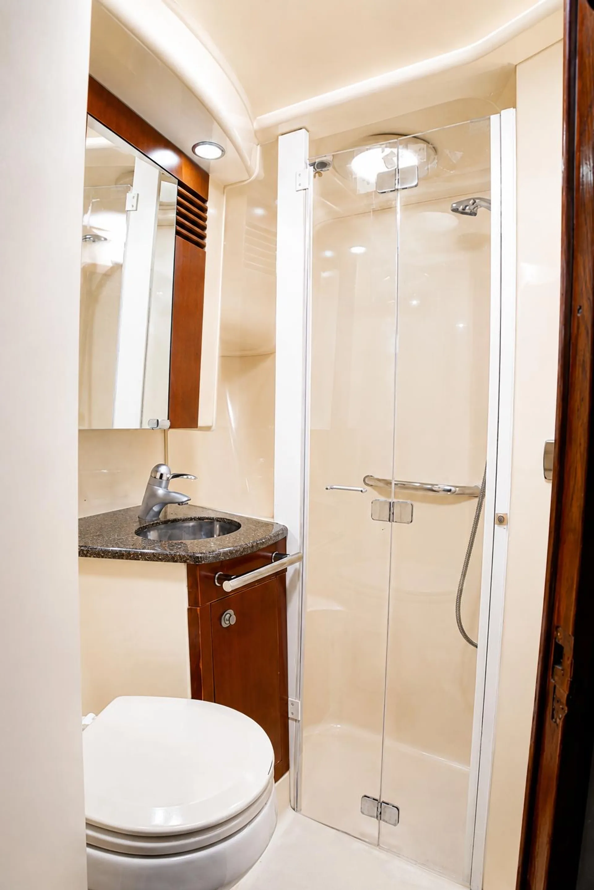 SEA RAY BOATS 470 SUNDANCER (ZEUS DRIVE) in Miami, FL — photo 4