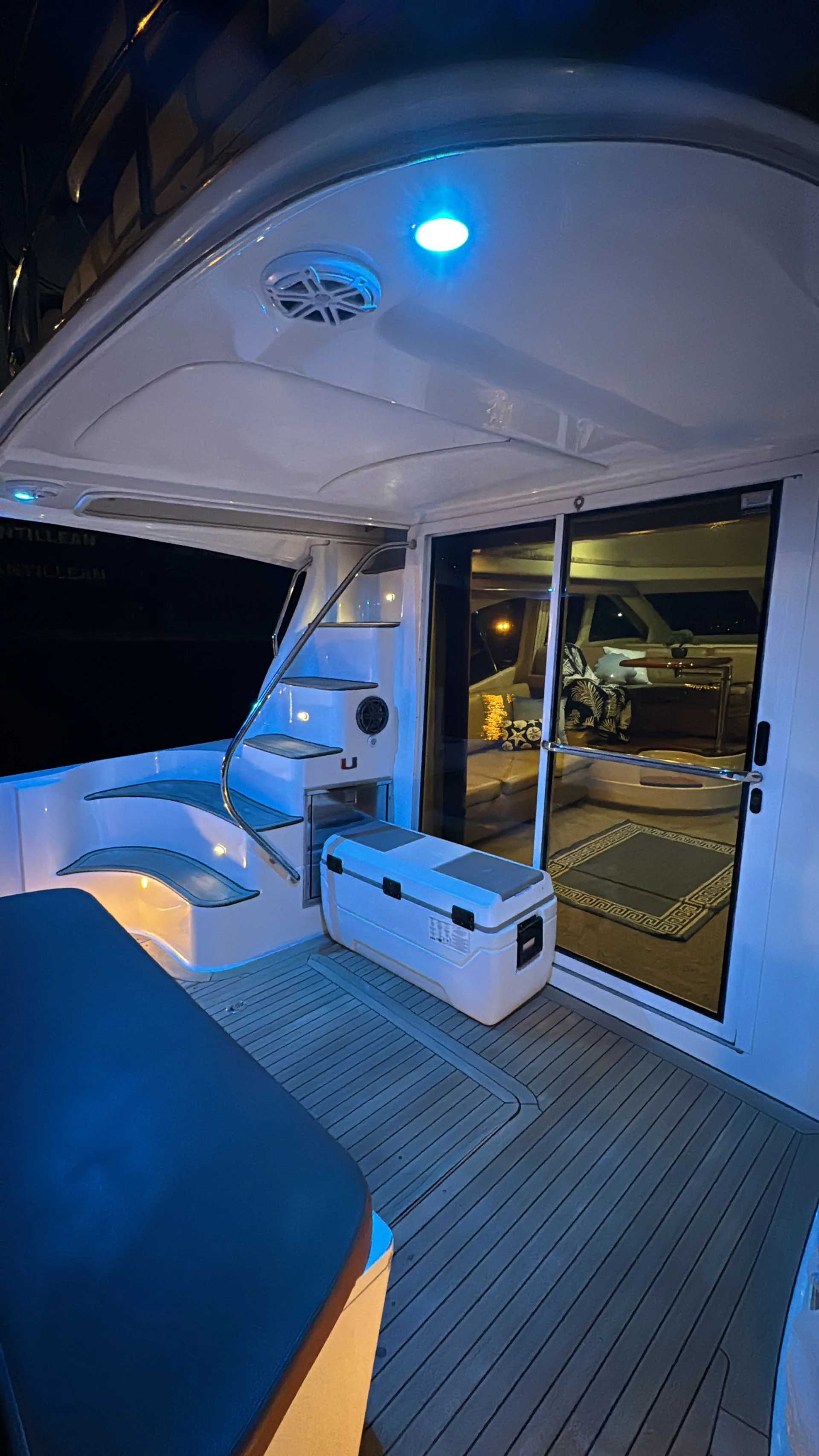 SEA RAY BOATS 470 SUNDANCER (ZEUS DRIVE) in Miami, FL — photo 7