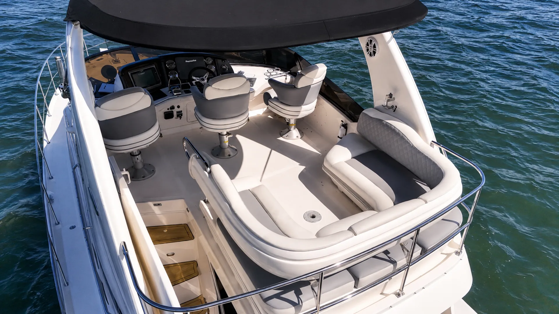 SEA RAY BOATS 470 SUNDANCER (ZEUS DRIVE) in Miami, FL — photo 2