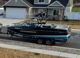 SURF BOAT - Convenient and Easy to Use boat photo