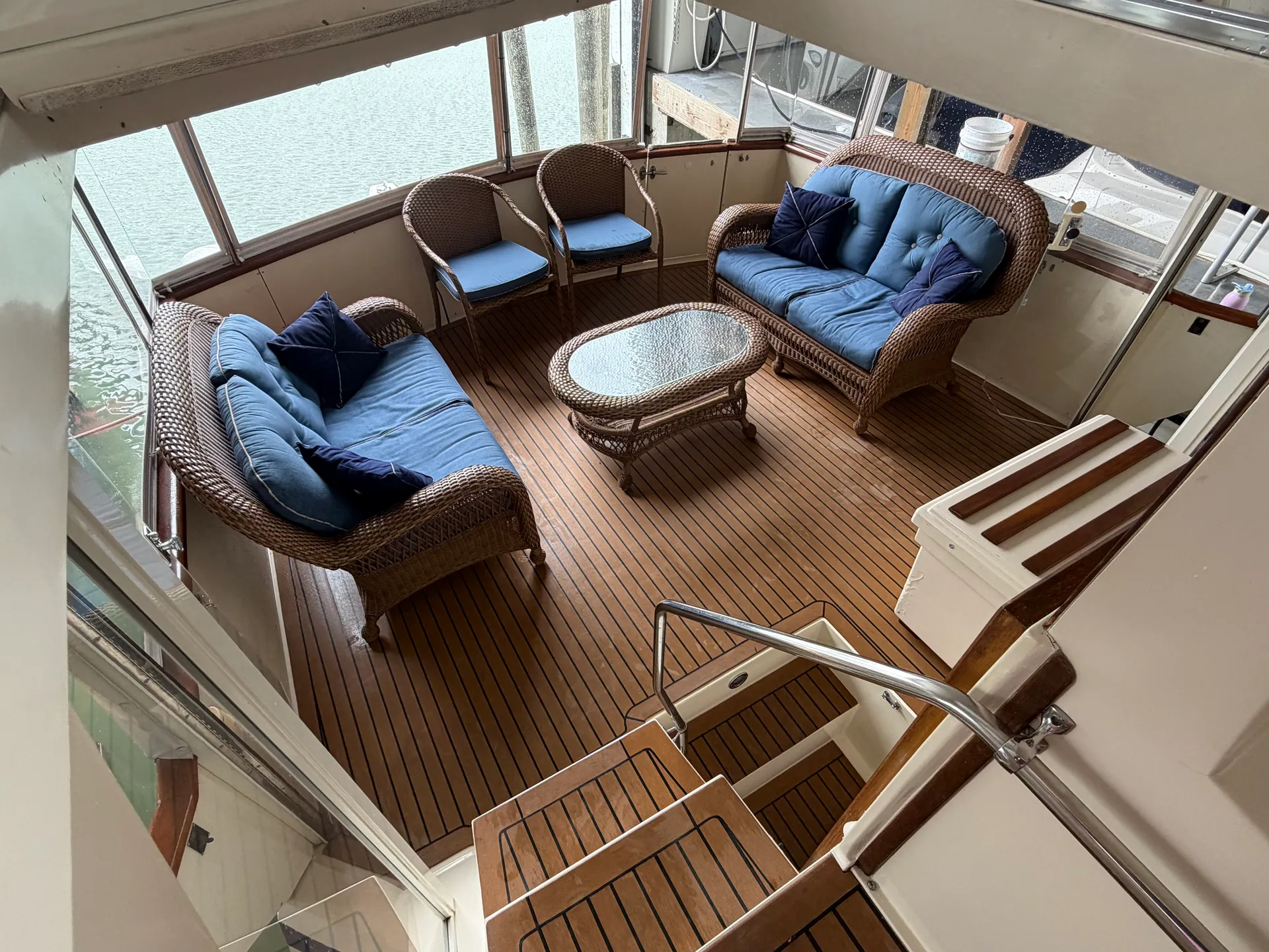 VIKING YACHT 44 MOTOR YACHT in Harrison Township, MI — photo 3