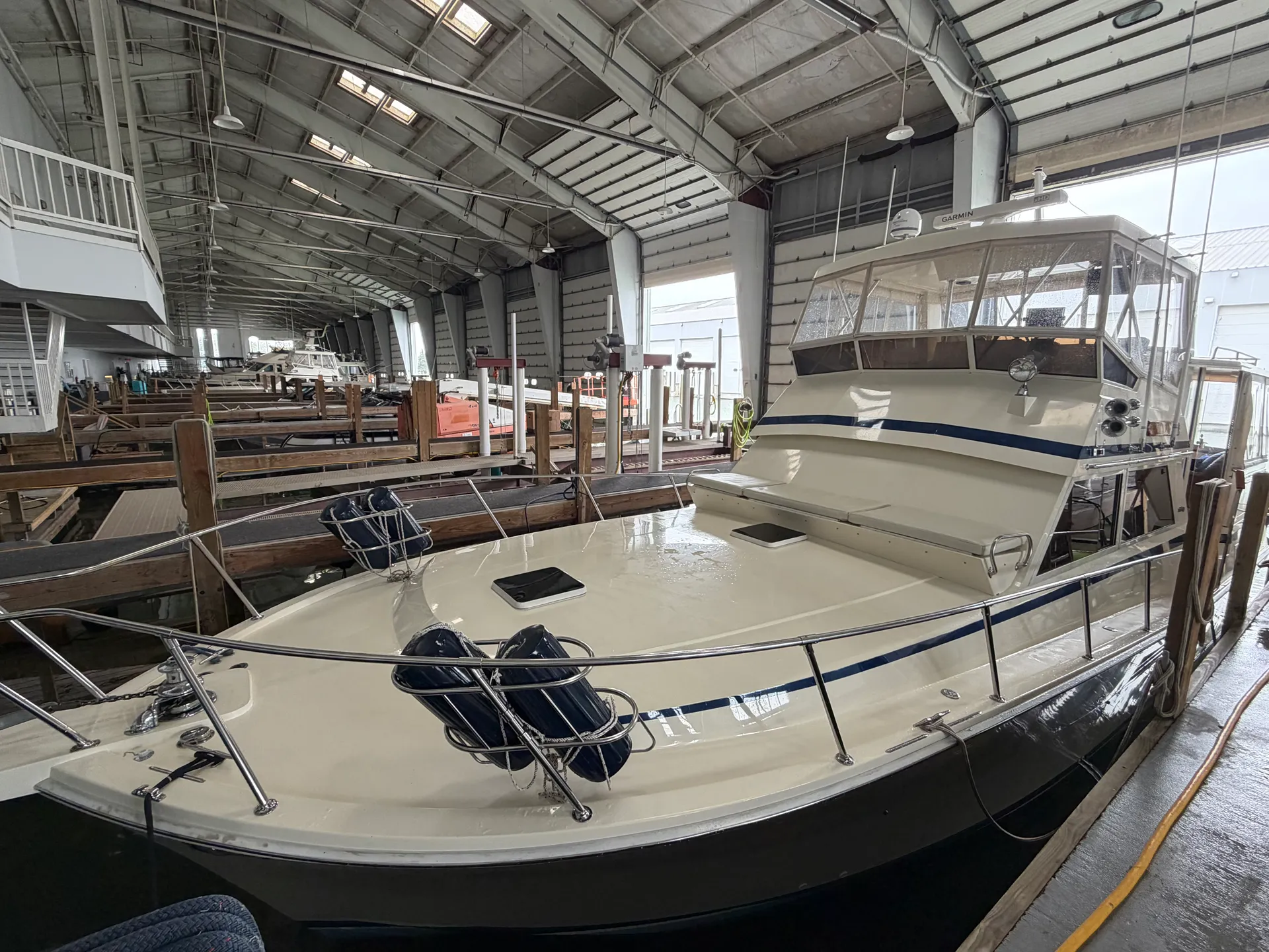 VIKING YACHT 44 MOTOR YACHT in Harrison Township, MI — photo 5