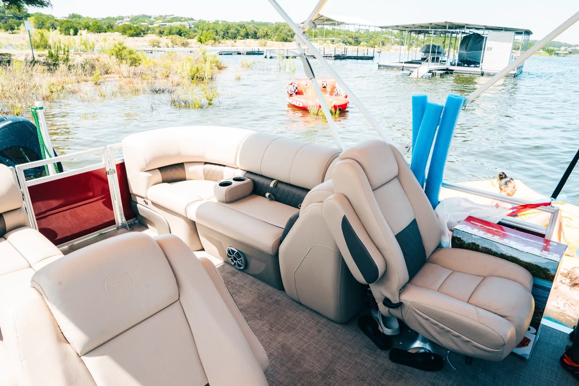 Sun Tracker PARTY BARGE 24 DLX in Austin, TX — photo 2
