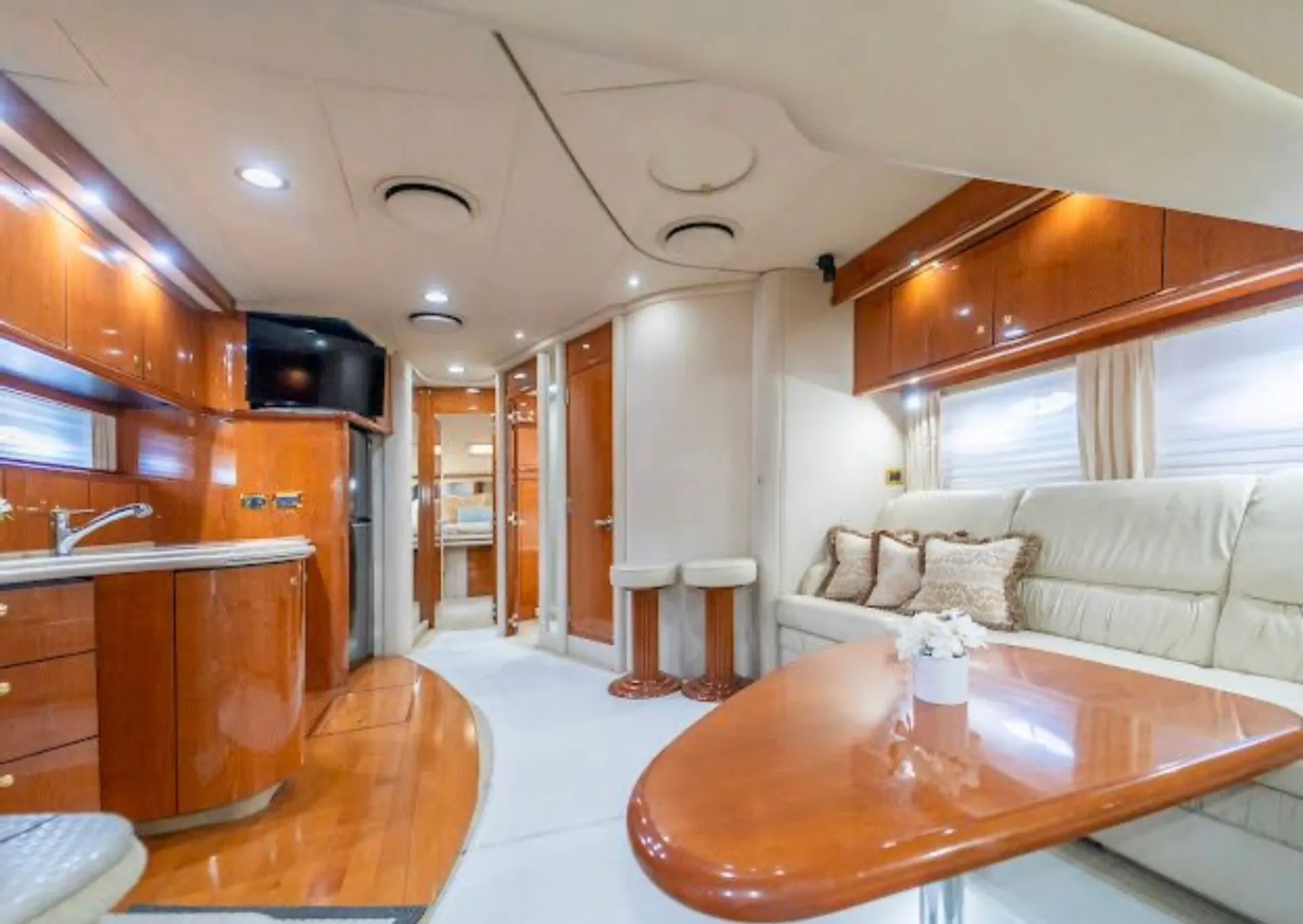 SEA RAY BOATS 540 COCKPIT MOTOR YACHT in Miami, FL — photo 5