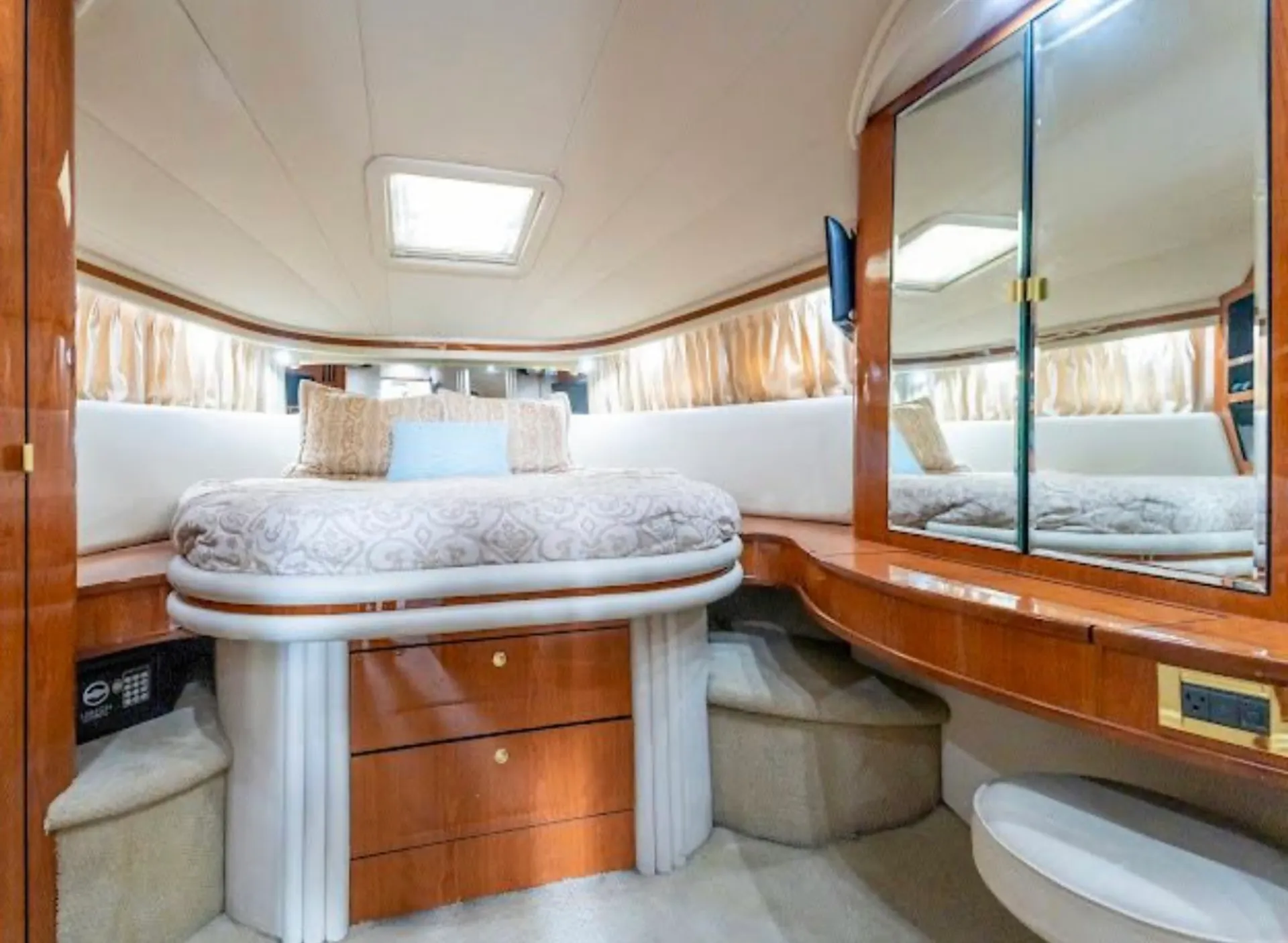 SEA RAY BOATS 540 COCKPIT MOTOR YACHT in Miami, FL — photo 6