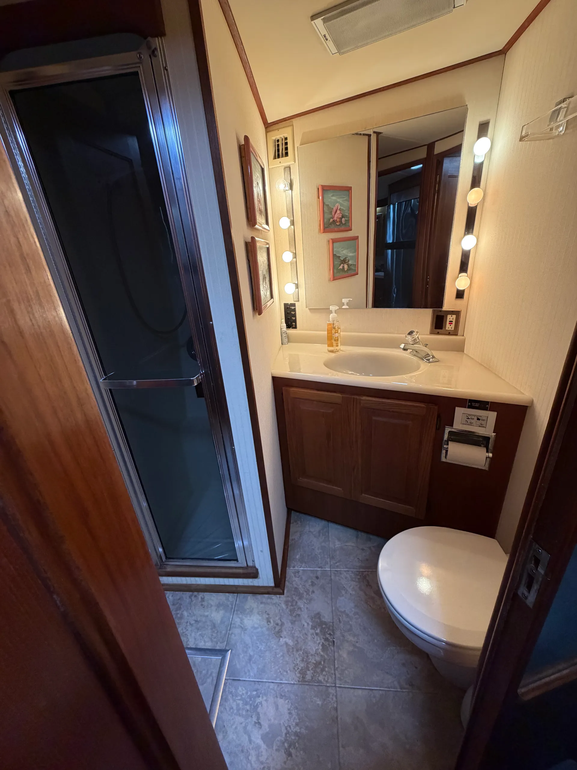 VIKING YACHT 44 MOTOR YACHT in Harrison Township, MI — photo 6