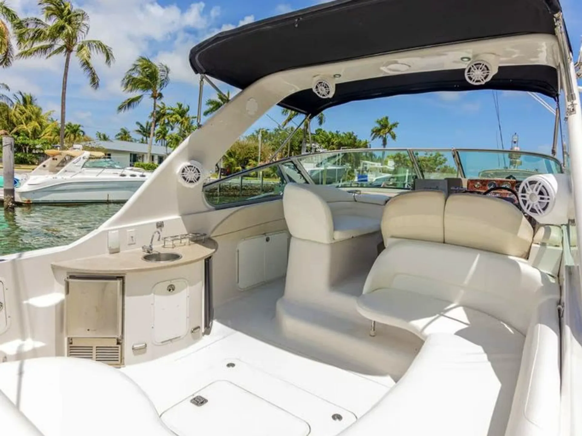 Four Winns 378 Vista White in Miami, FL — photo 2