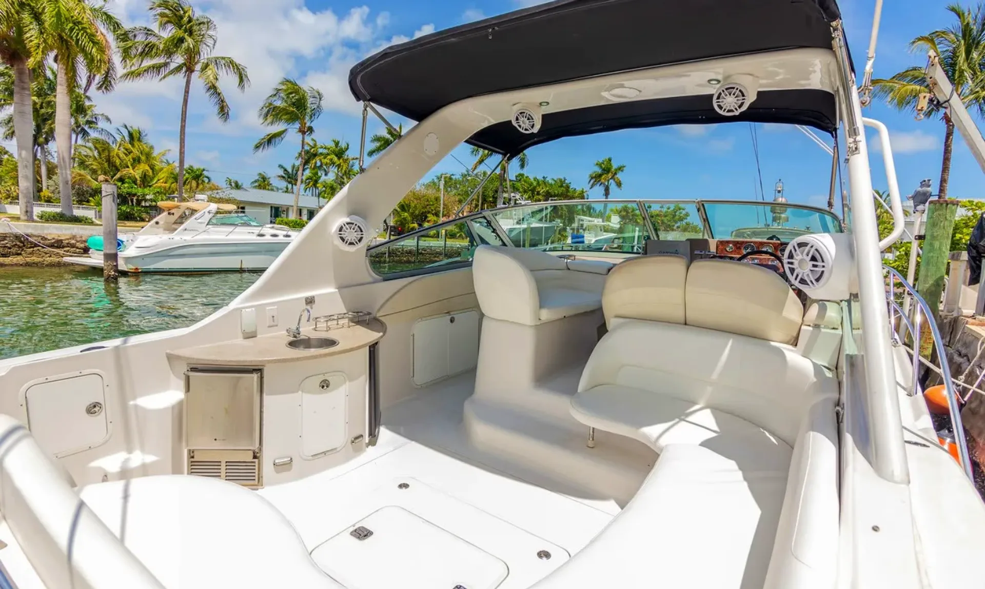 Four Winns 378 Vista Blue in Miami, FL — photo 8