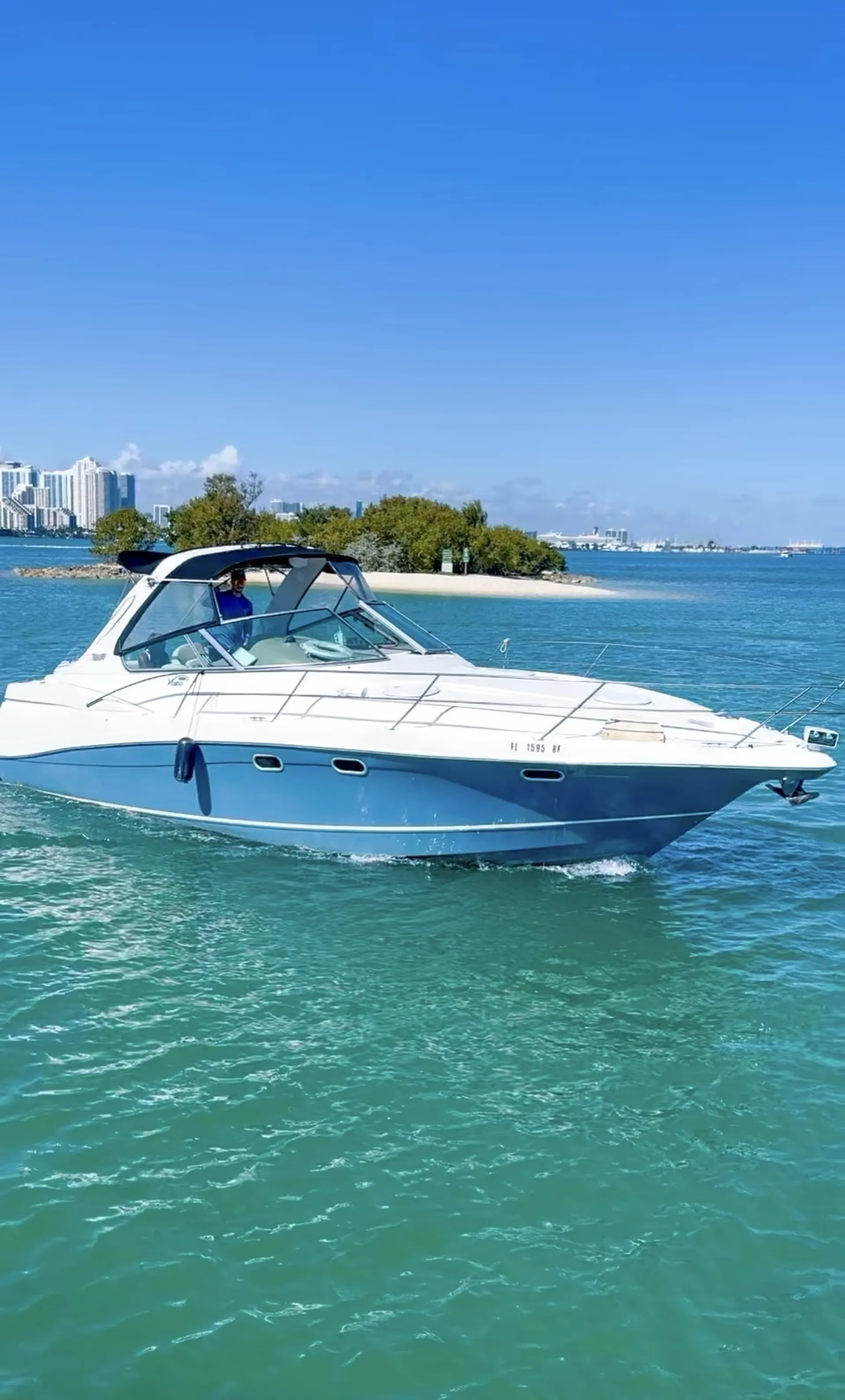 Four Winns 378 Vista Blue in Miami, FL