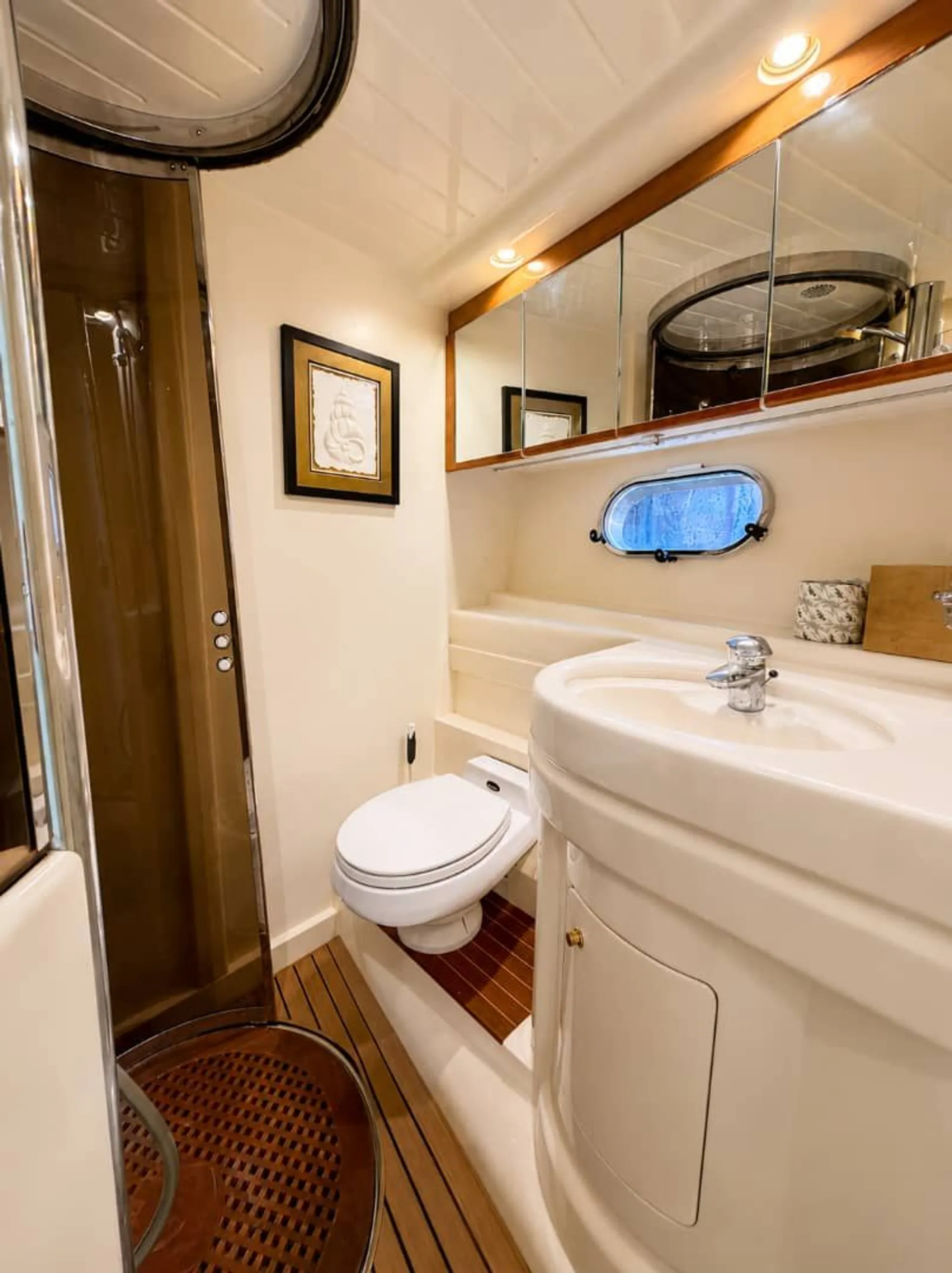 VIKING YACHT 52 FLYBRIDGE YACHT in Miami, FL — photo 8