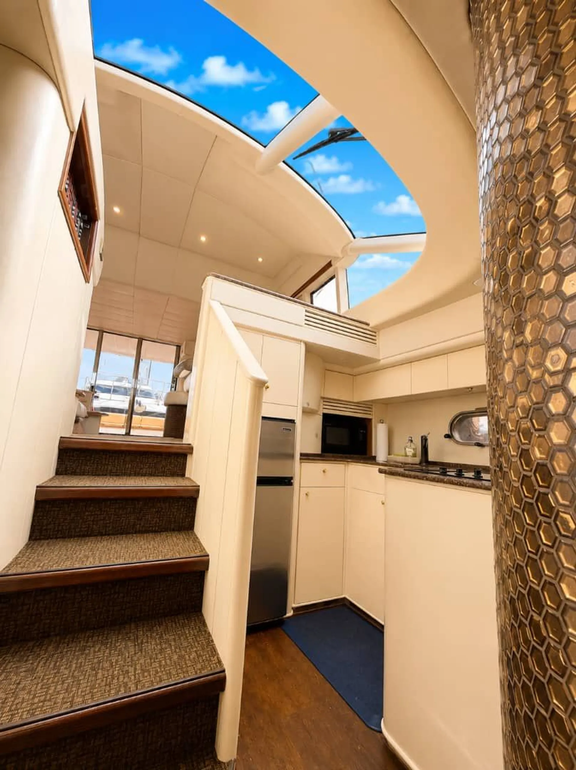 VIKING YACHT 52 FLYBRIDGE YACHT in Miami, FL — photo 4