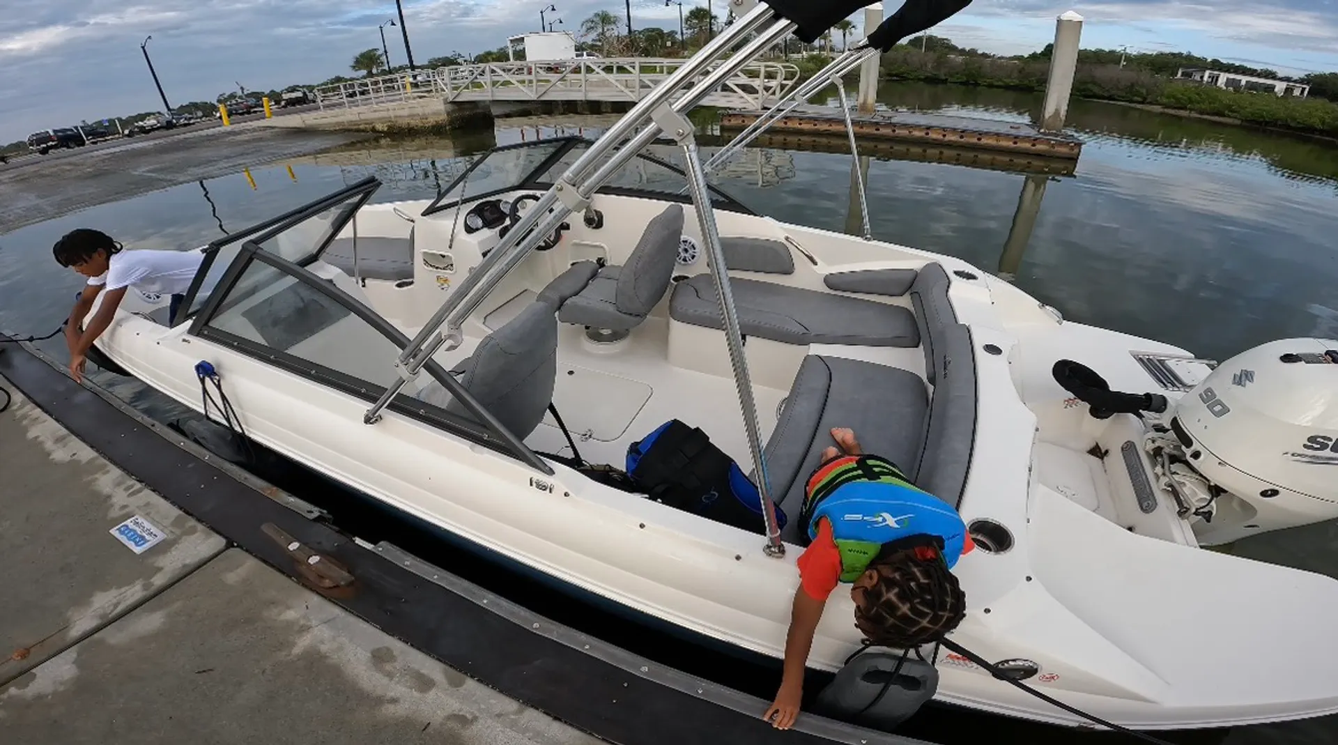 Stingray 191DC Premium Family Boat 