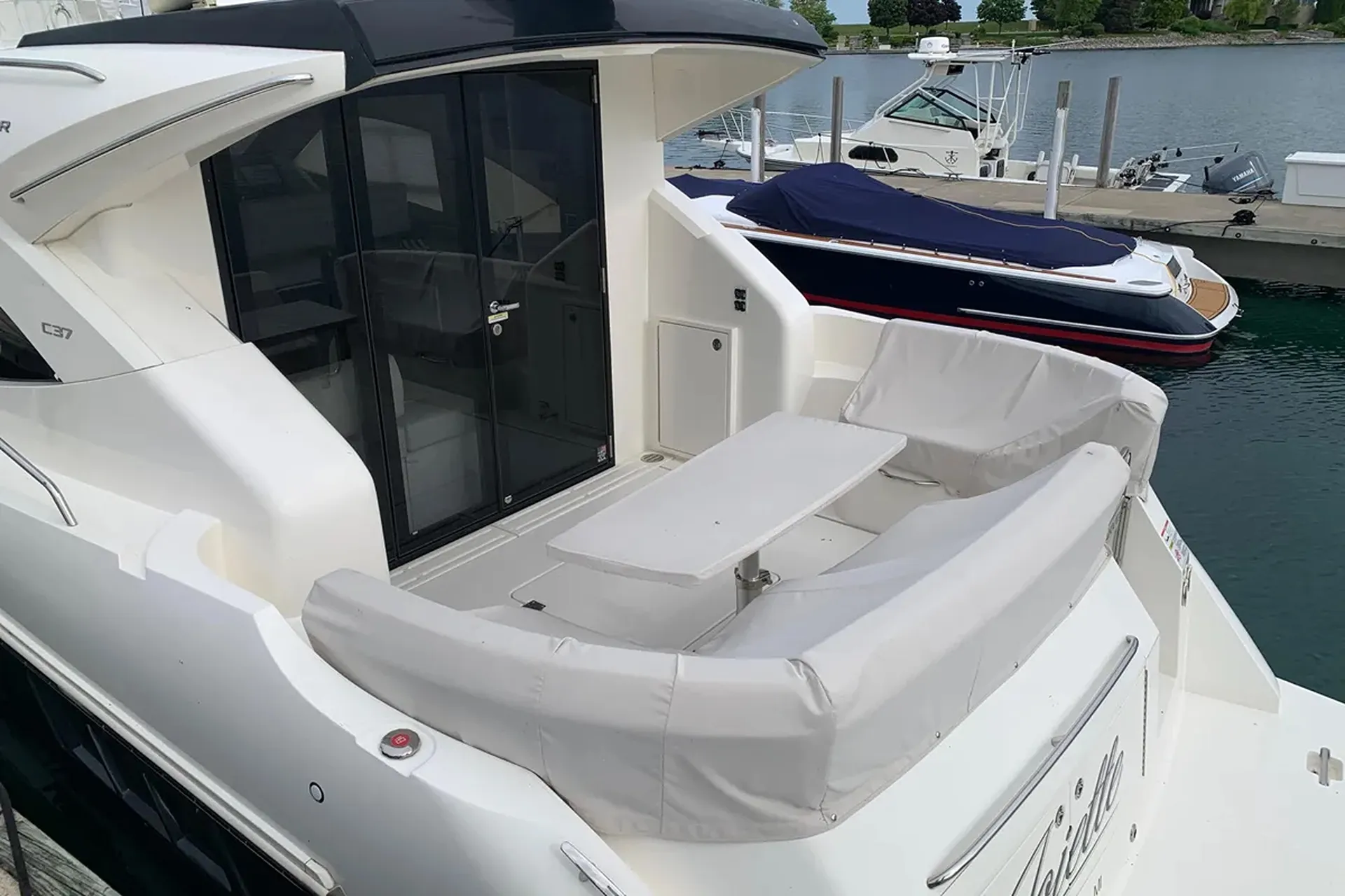 CARVER YACHTS C37 in New York, NY — photo 6