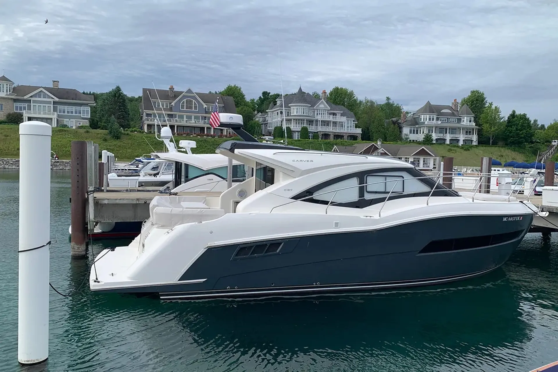 CARVER YACHTS C37 in New York, NY — photo 4