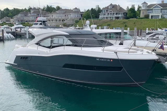 Rent a CARVER YACHTS express cruiser in New York, NY near me