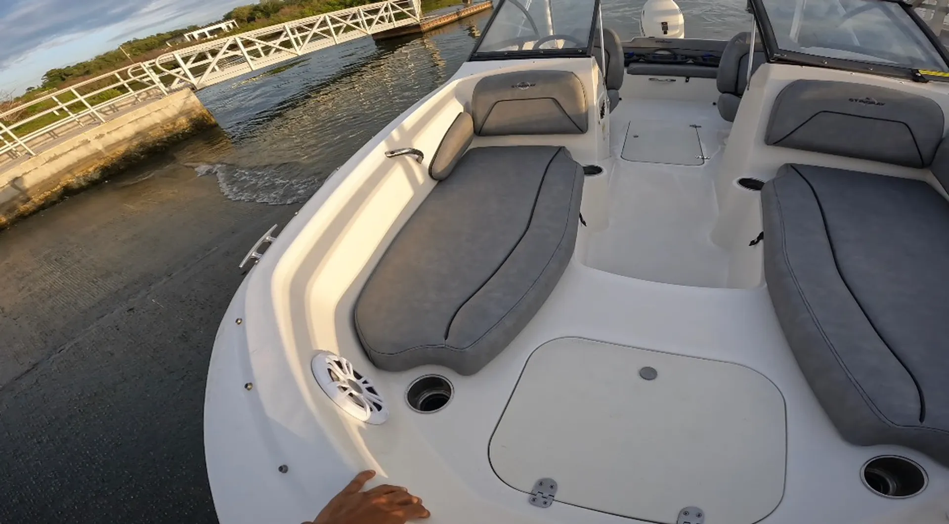 Stingray 191DC Premium Family Boat 