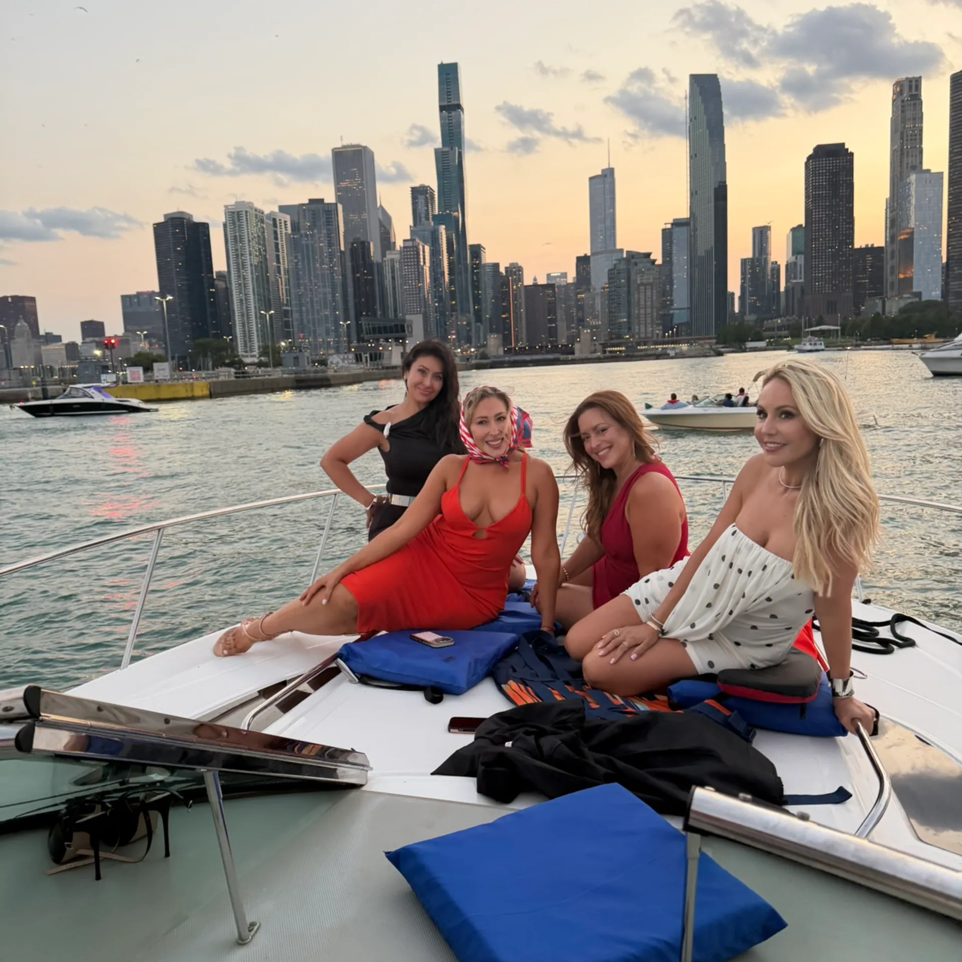 Luxurious 37’ Sea Ray Sundancer out of Navy Pier Marina for up to 6!