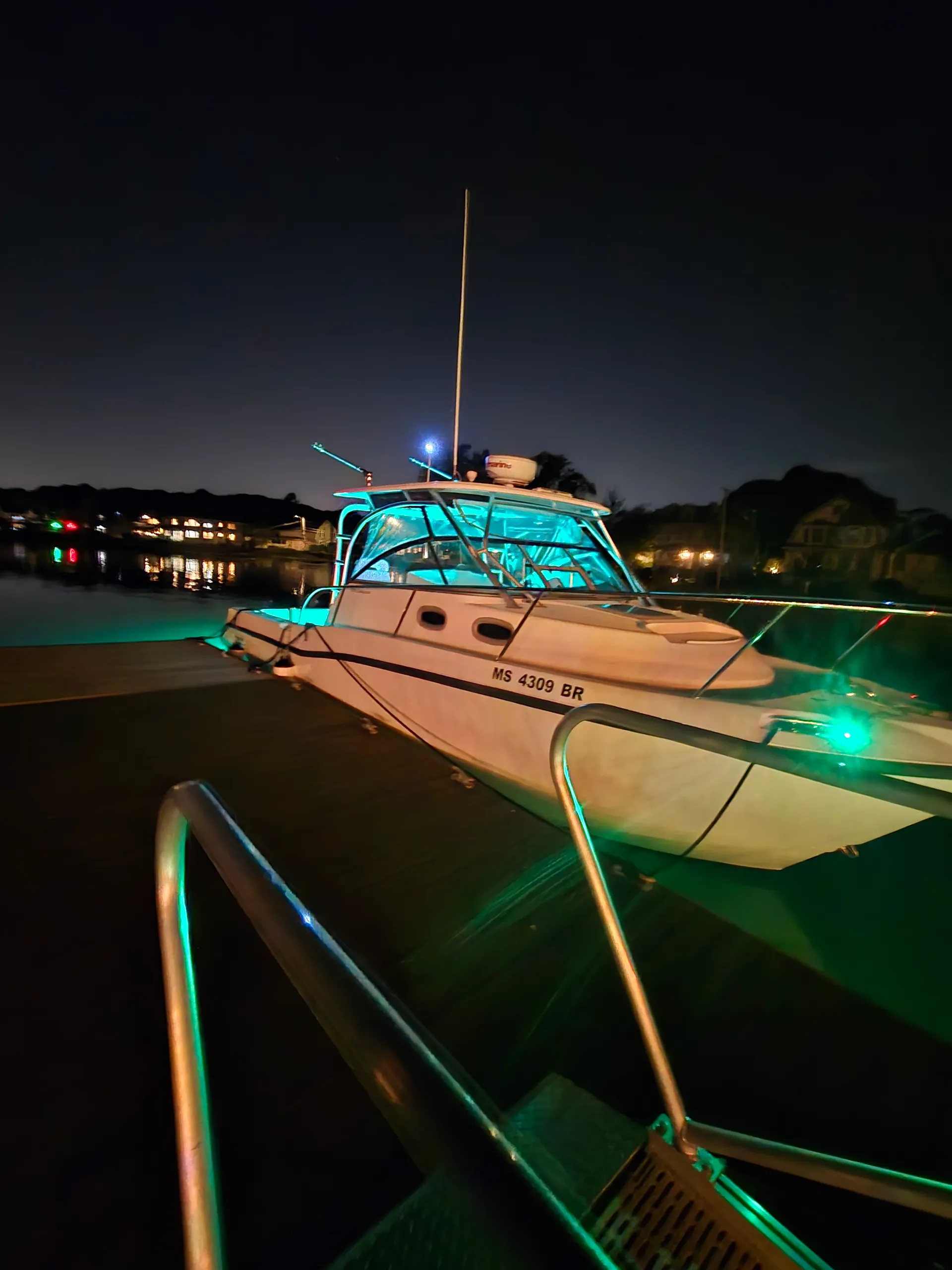 Boston Whaler 305 Conquest in Salem, MA — photo 6