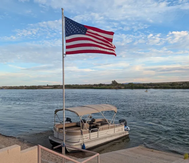 Rent a SUN TRACKER BY TRACKER MARINE pontoon in Bullhead City, AZ near me