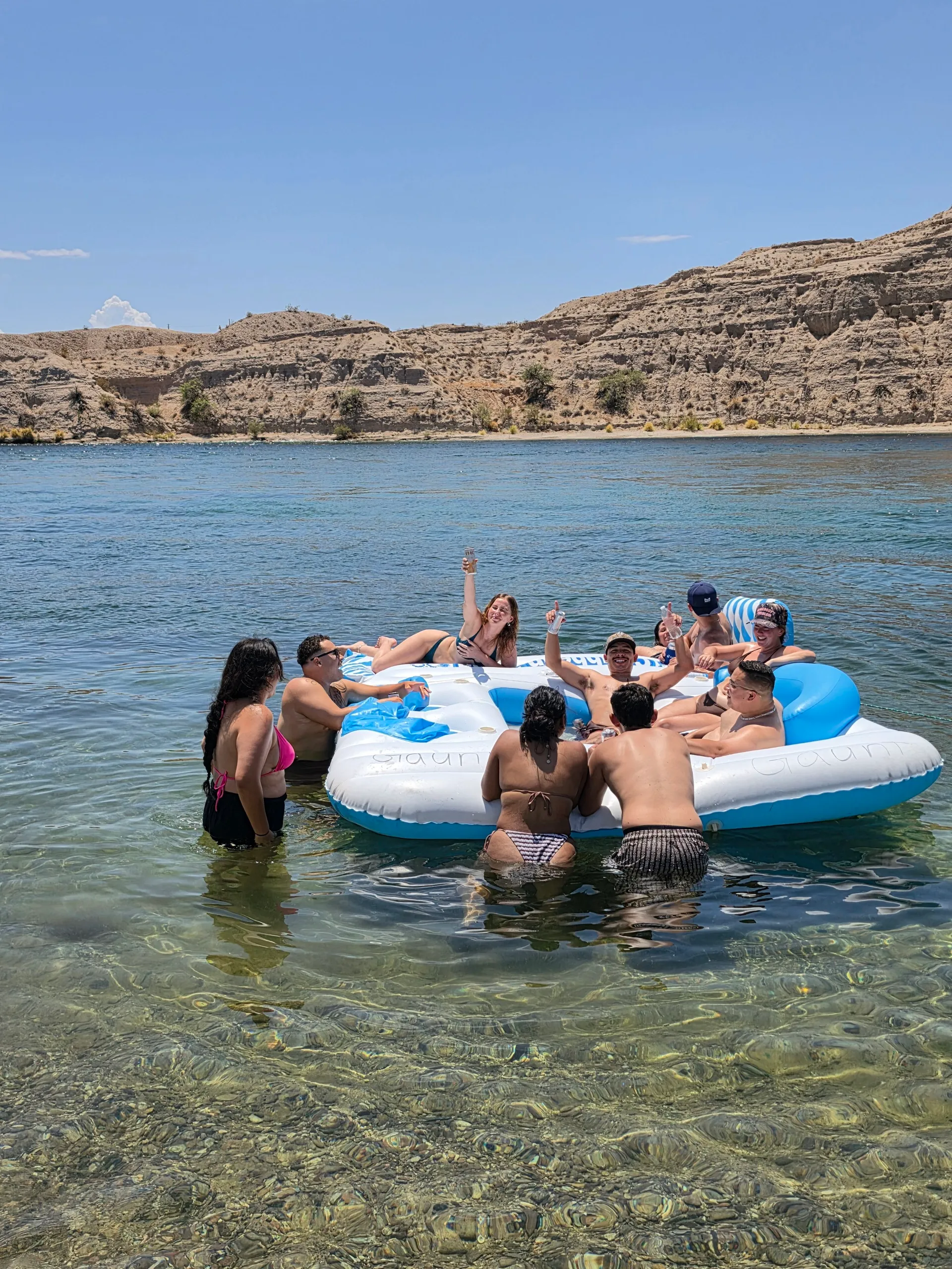 Captained - 22ft SunTracker Pontoon | Double Bimini | BBQ | $125/hr