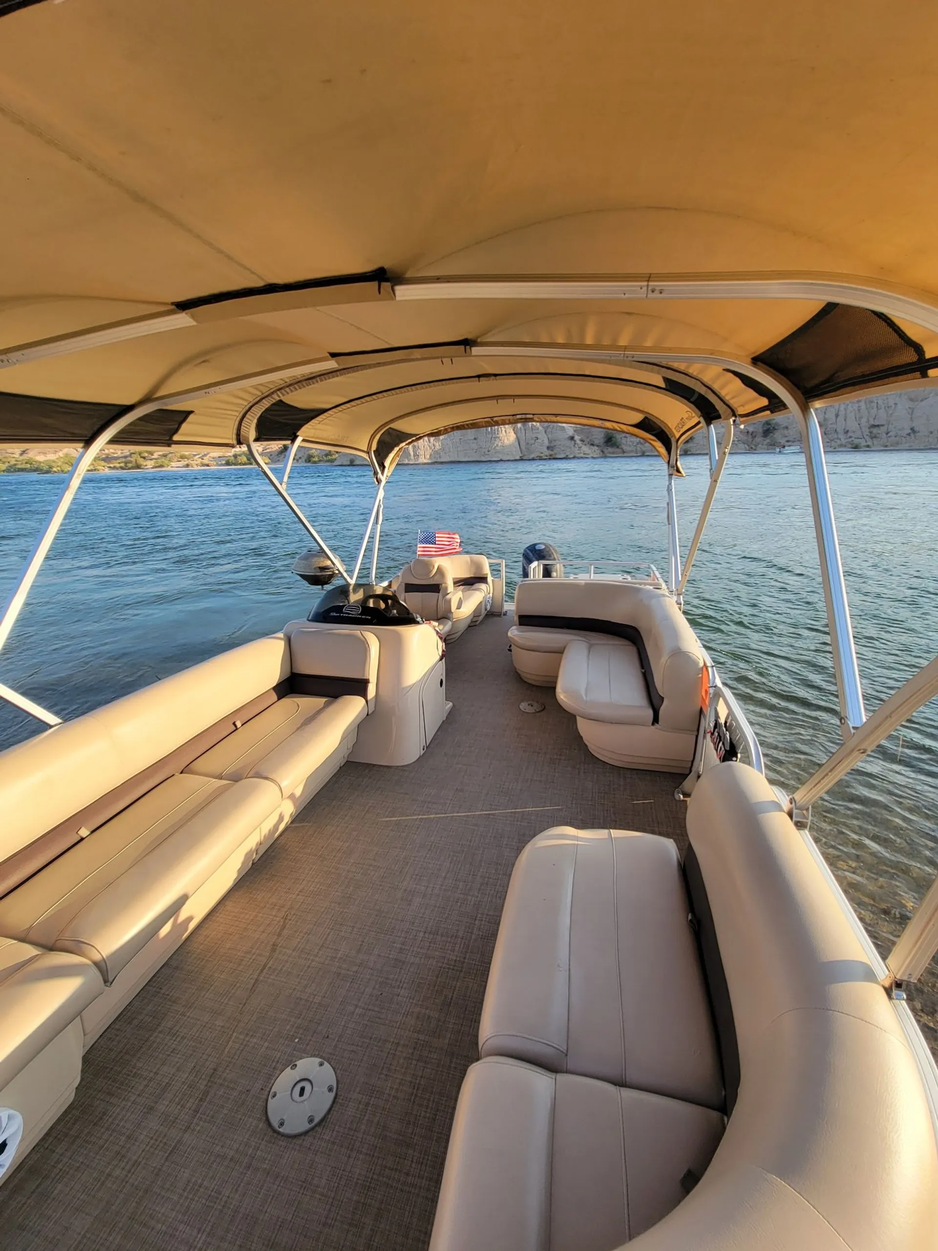 Captained - 22ft SunTracker Pontoon | Double Bimini | BBQ | $125/hr