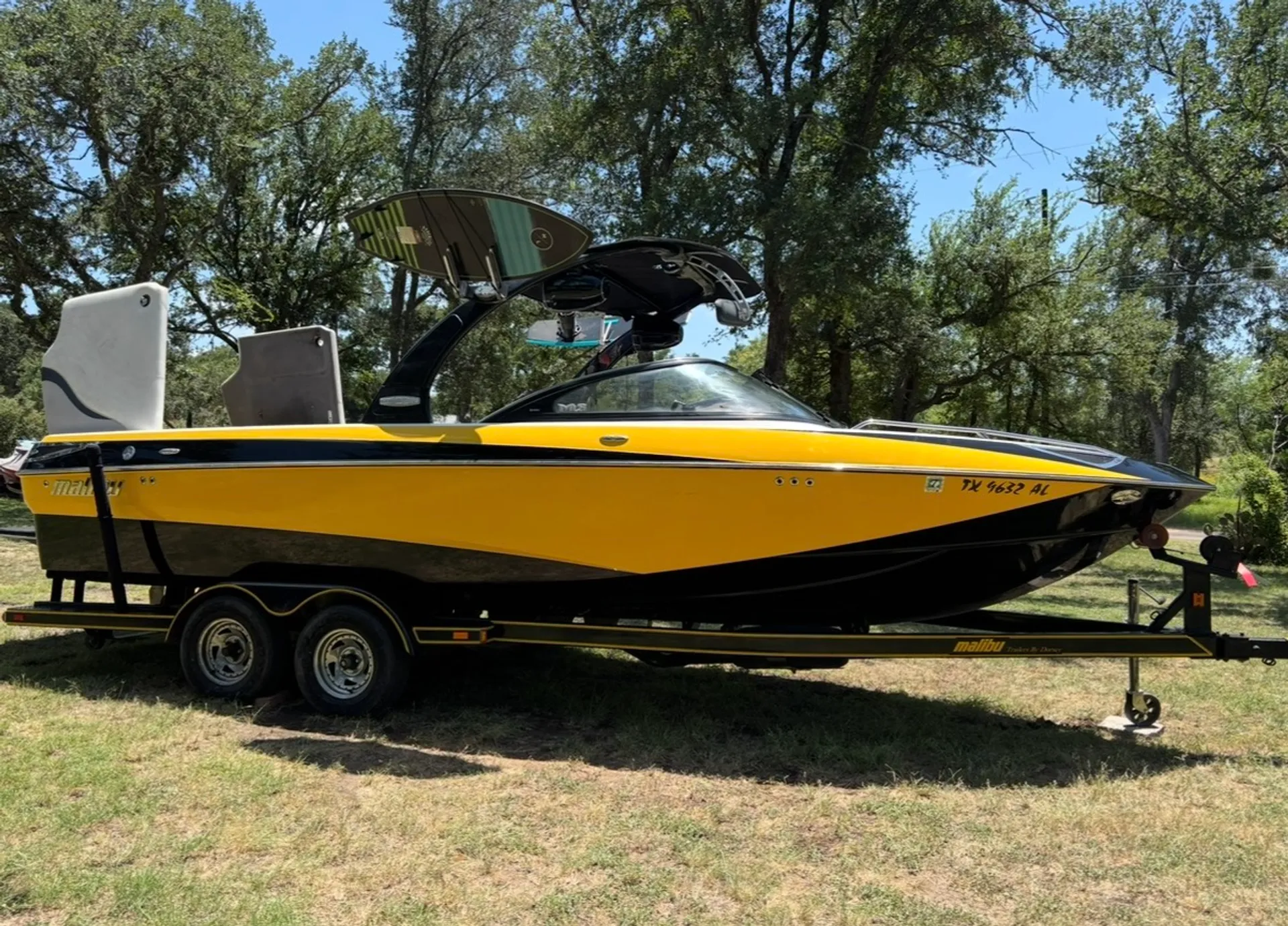 Full Service - Very Spacious Malibu Wakesetter 23LSV
