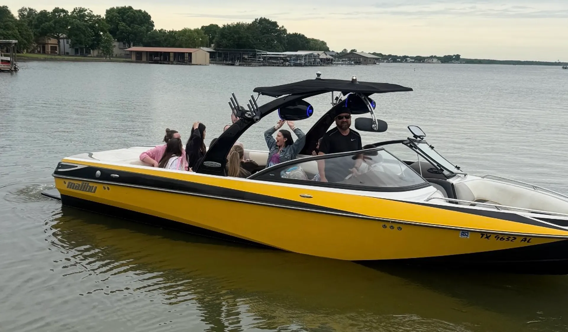 Full Service - Very Spacious Malibu Wakesetter 23LSV
