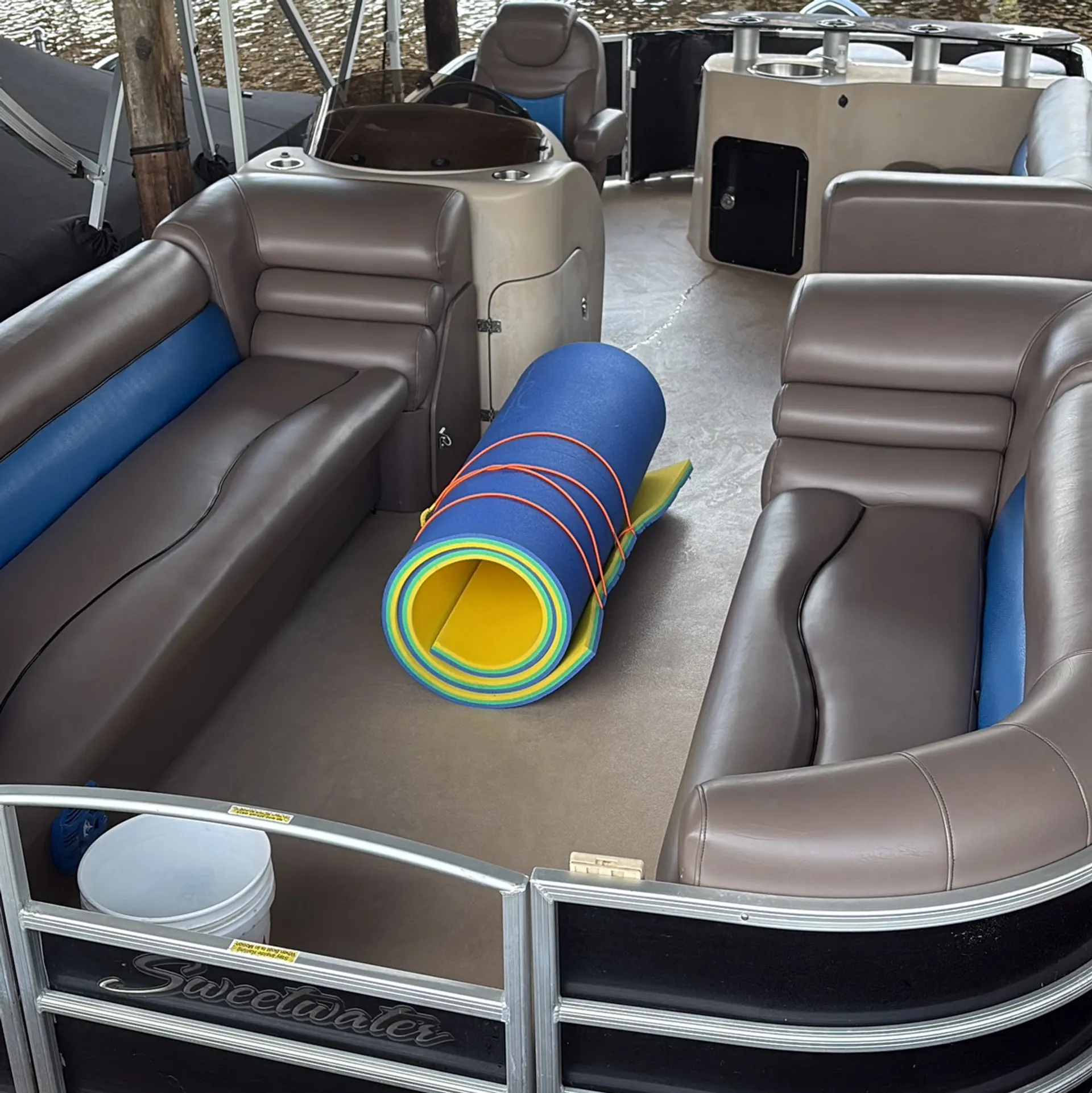 Clermont FL Chain of Lakes 24ft pontoon boat that fits 13 passengers!