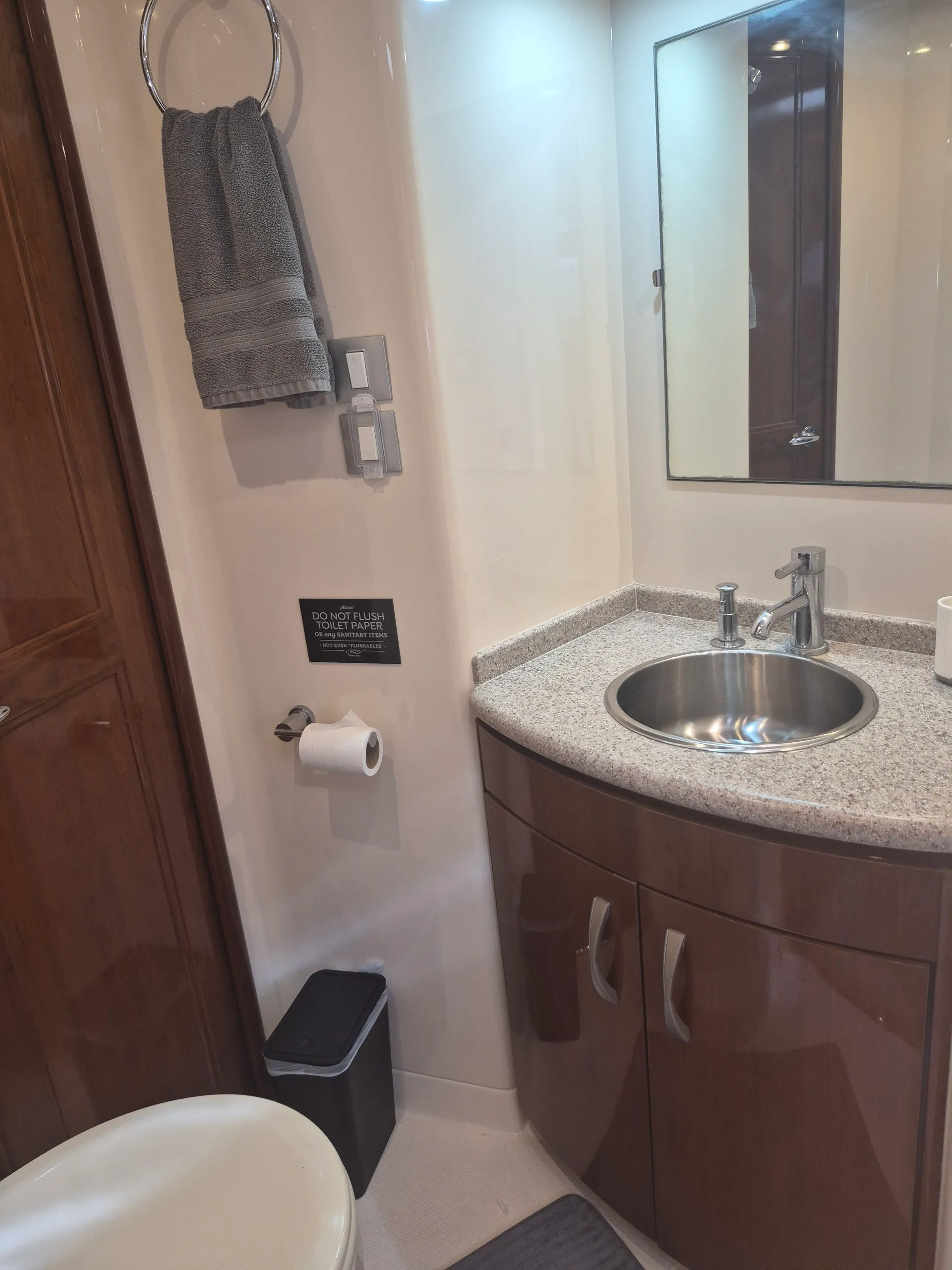 CARVER YACHTS 56 VOYAGER PILOTHOUSE in Seabrook, TX — photo 5