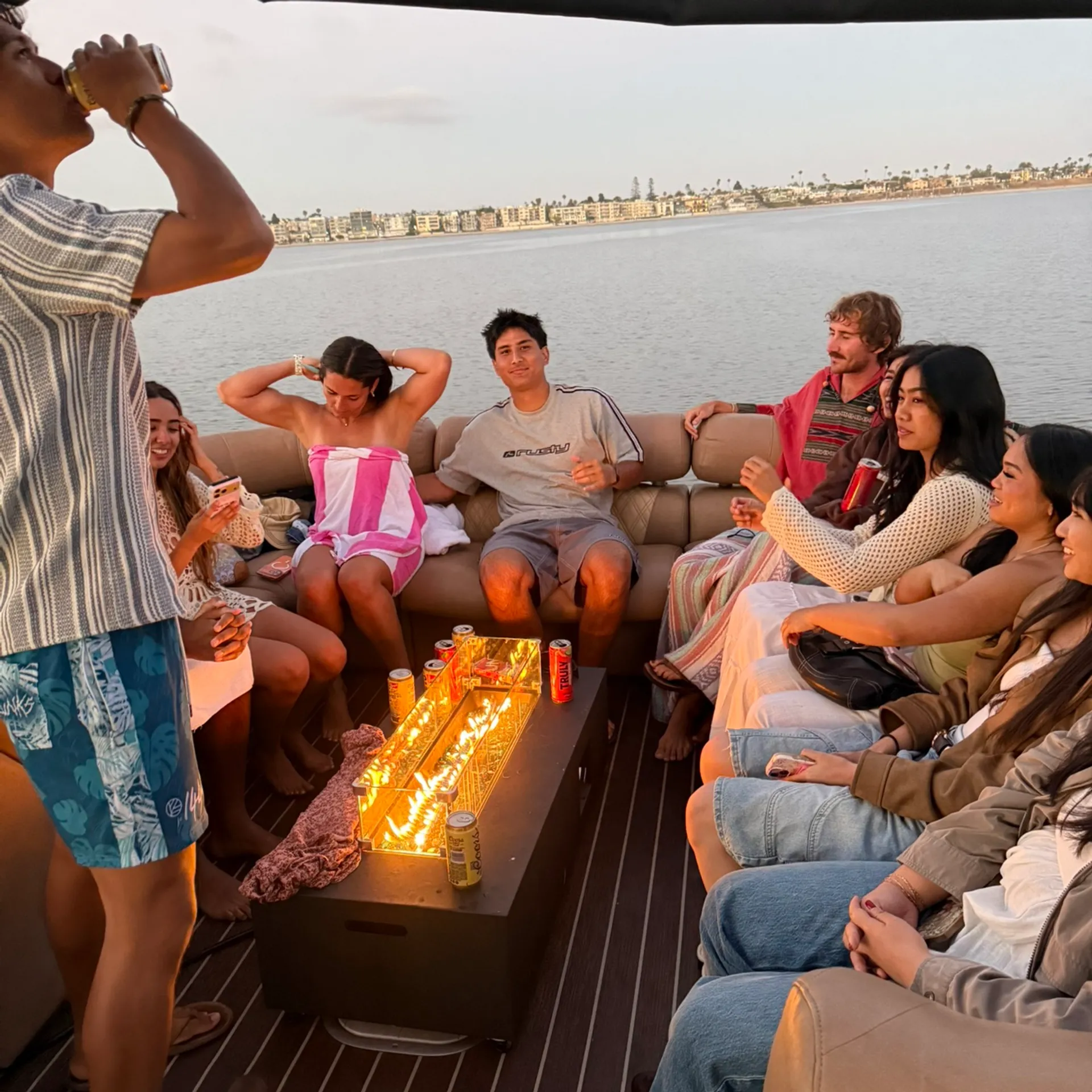 Luxury 35ft 2022 Escalante Party Boat (Fully Licensed W/ Captain!)