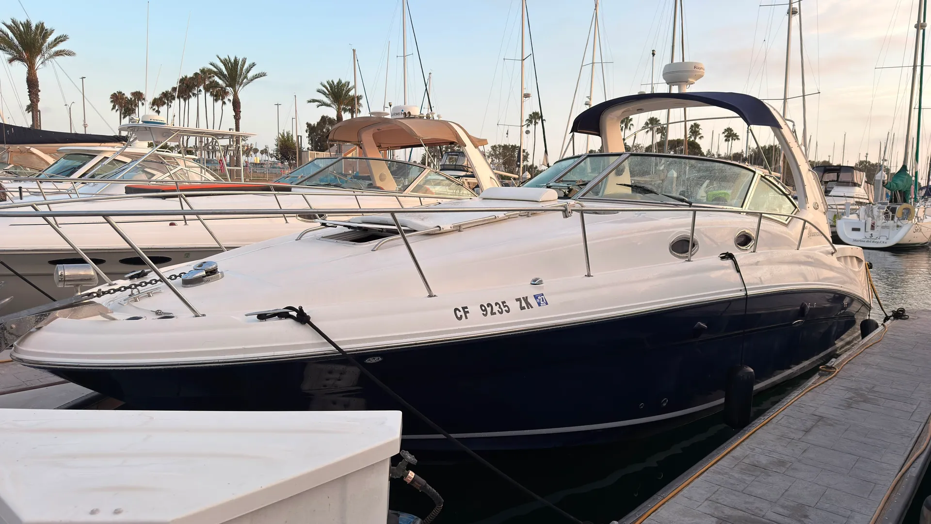 Luxury VIP Sea Ray 320 Yacht Rental – Cruise in Style for any occasion