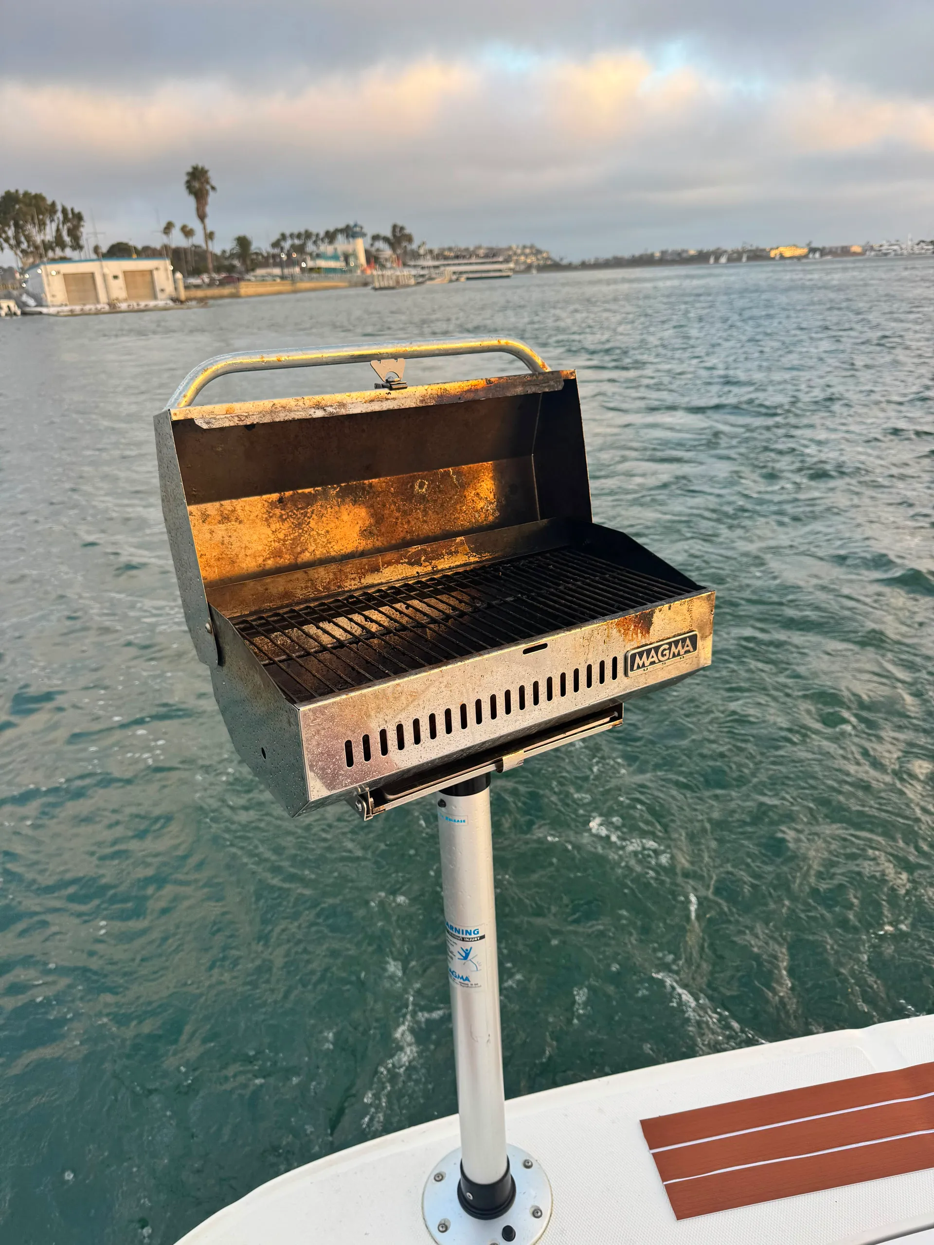 Luxury VIP Sea Ray 320 Yacht Rental – Cruise in Style for any occasion
