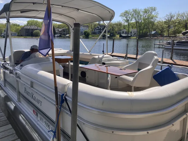 Rent a PARTI KRAFT pontoon in Wayzata, MN near me