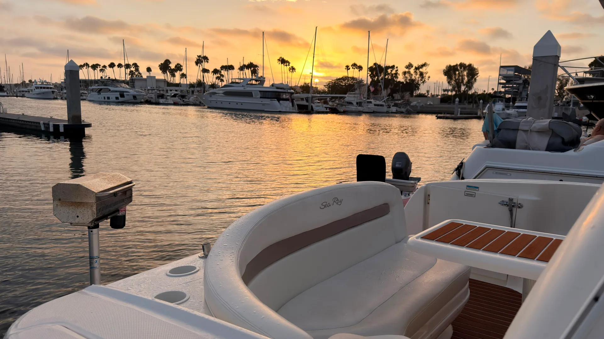Luxury VIP Sea Ray 320 Yacht Rental – Cruise in Style for any occasion