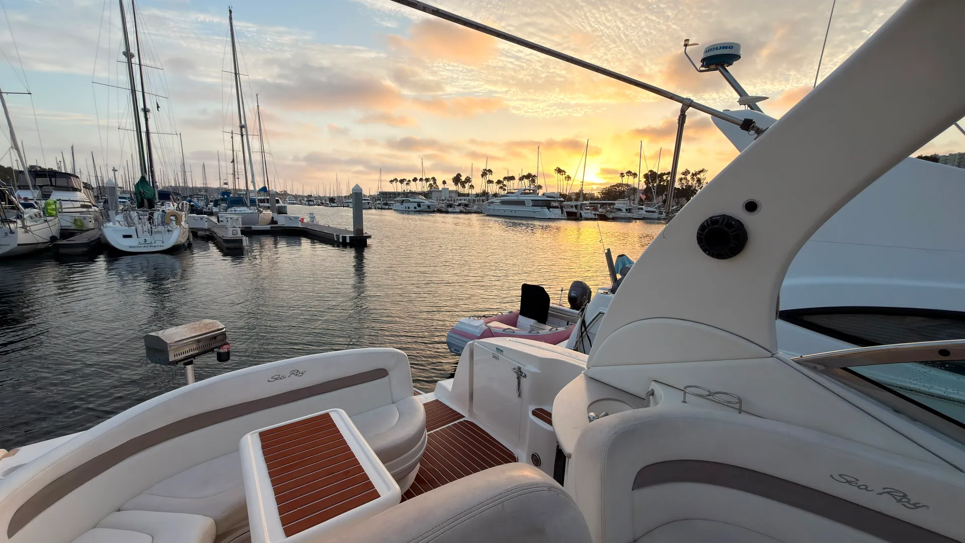 Luxury VIP Sea Ray 320 Yacht Rental – Cruise in Style for any occasion